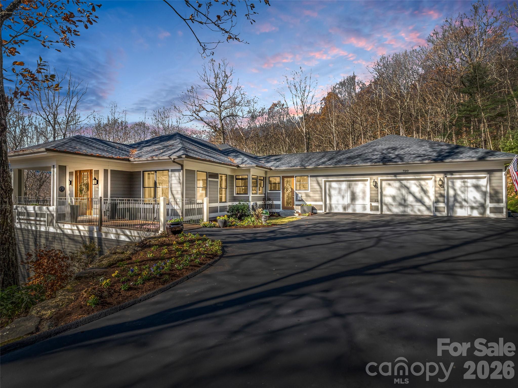 720 Overlook Drive — Flat Rock