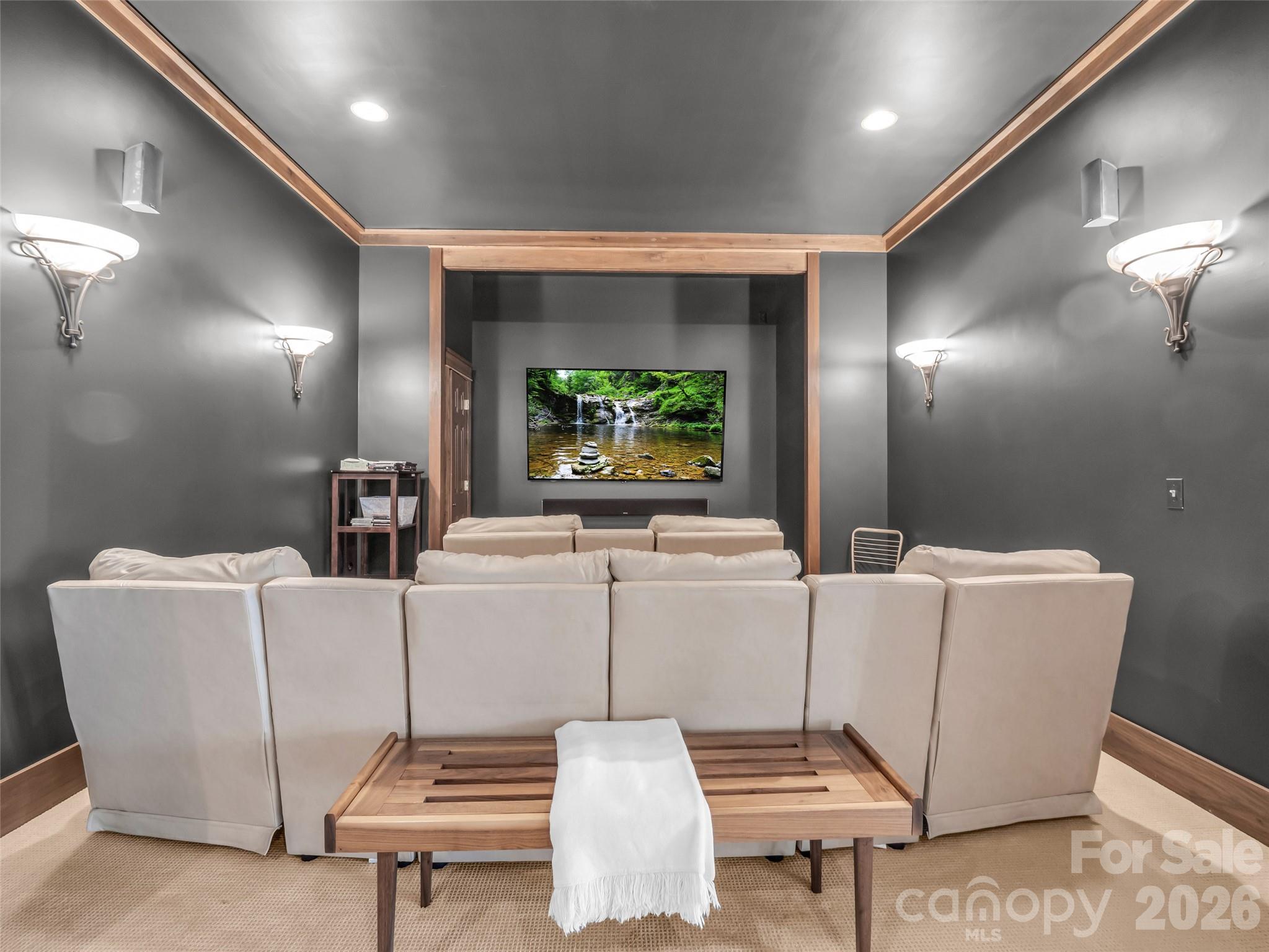 720 Overlook Drive — Flat Rock