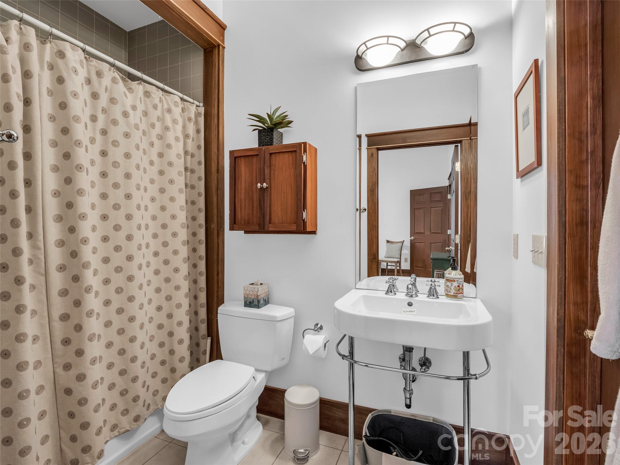 720 Overlook Drive — Flat Rock