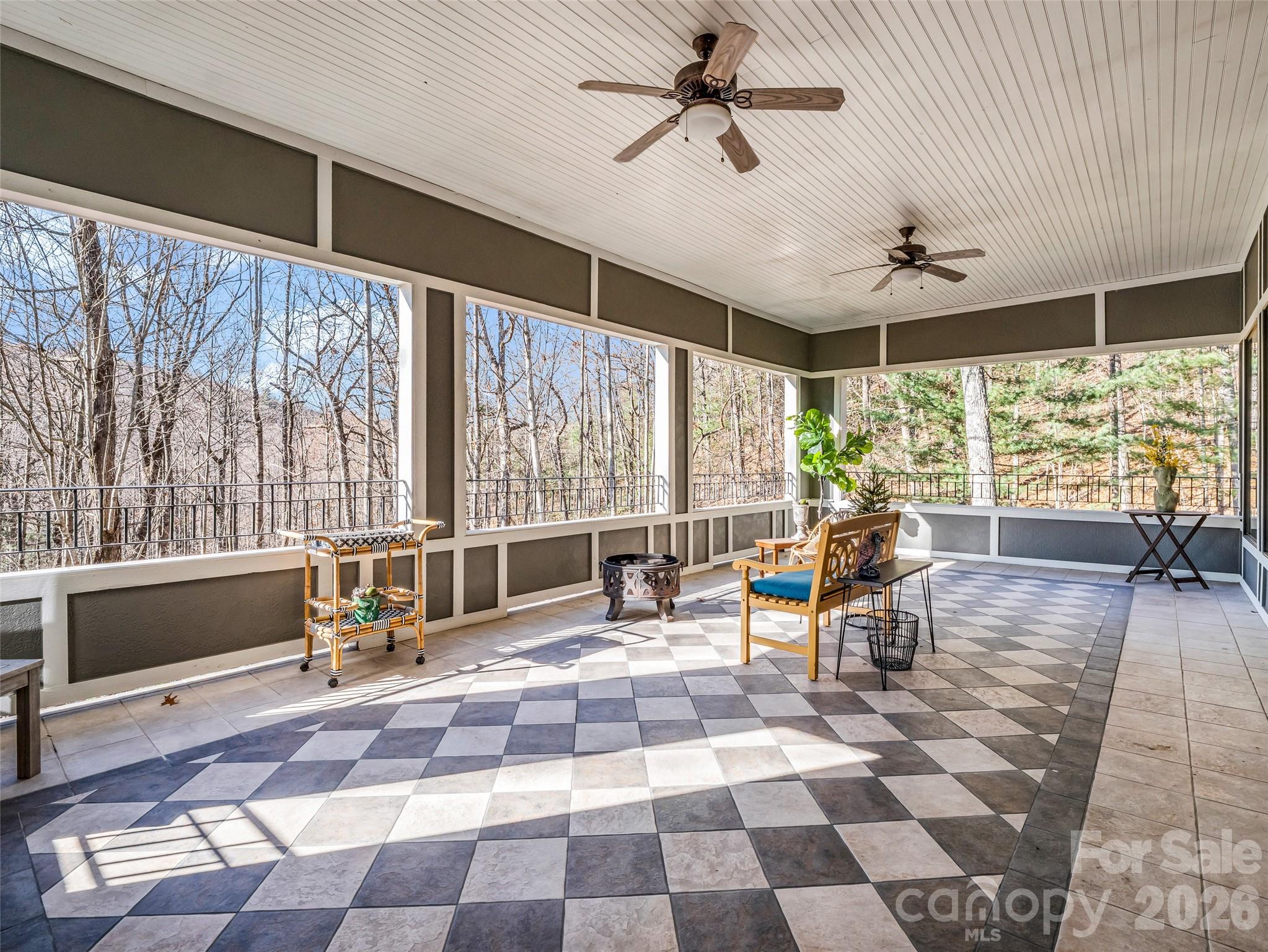 720 Overlook Drive — Flat Rock