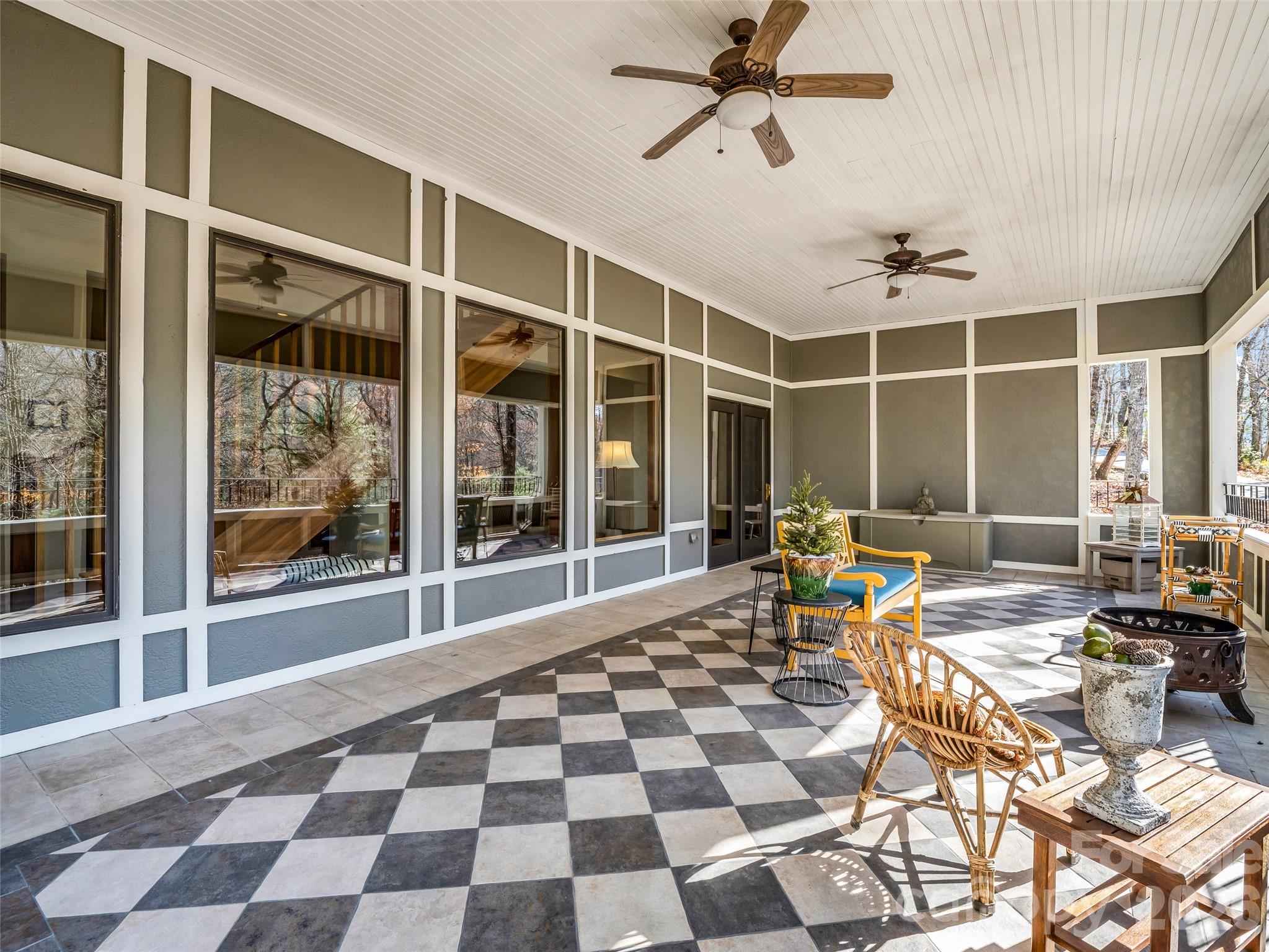 720 Overlook Drive — Flat Rock