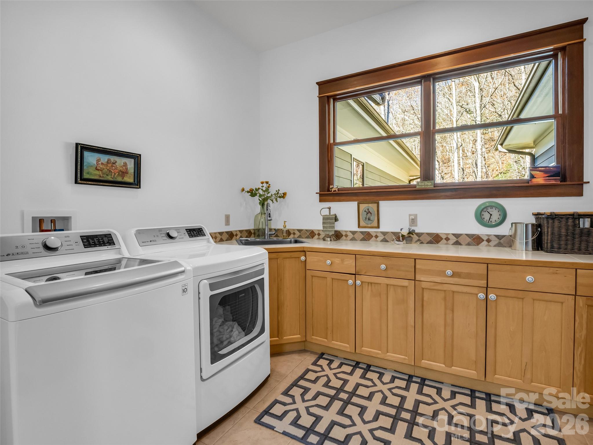 720 Overlook Drive — Flat Rock