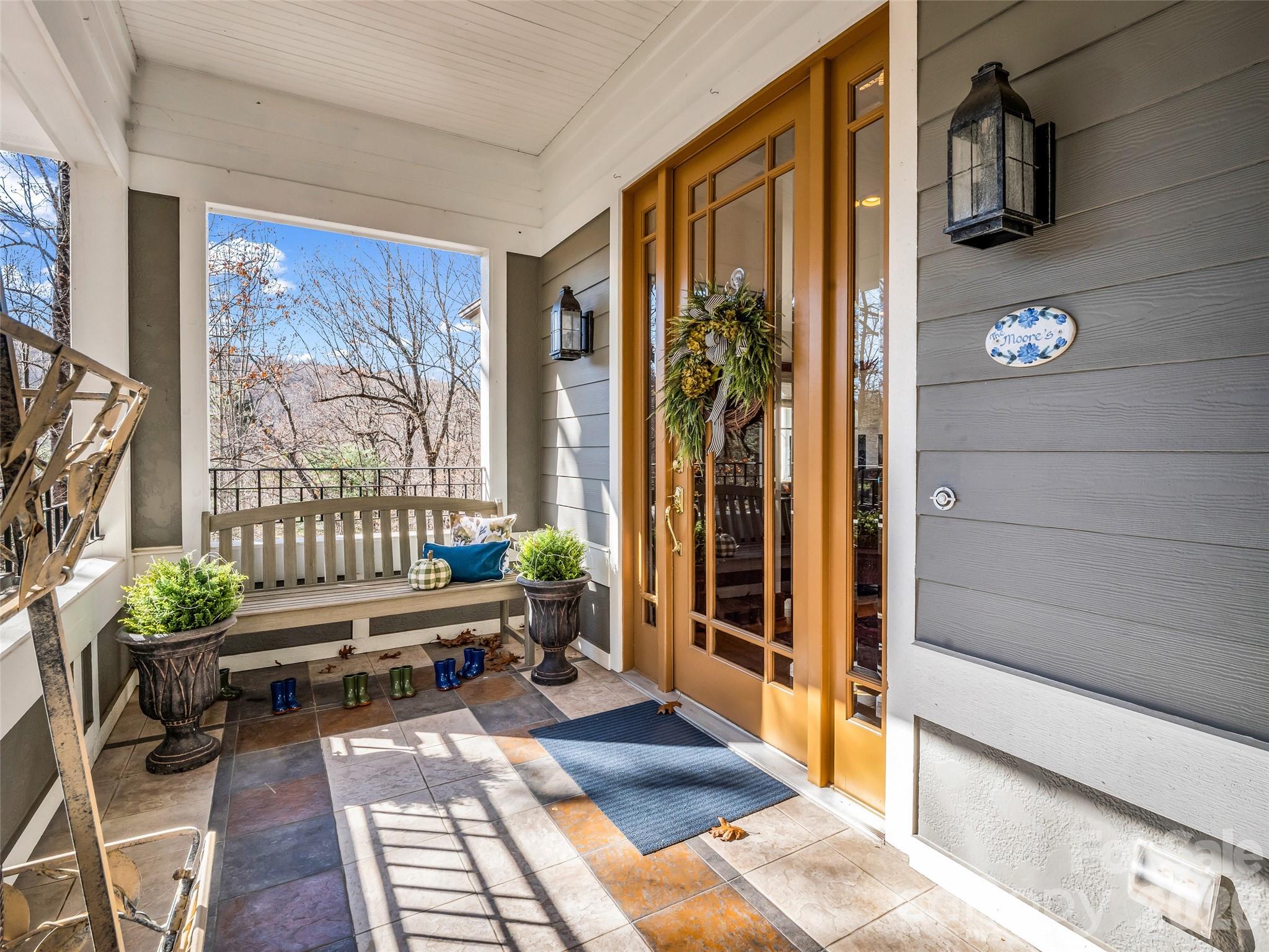 720 Overlook Drive — Flat Rock