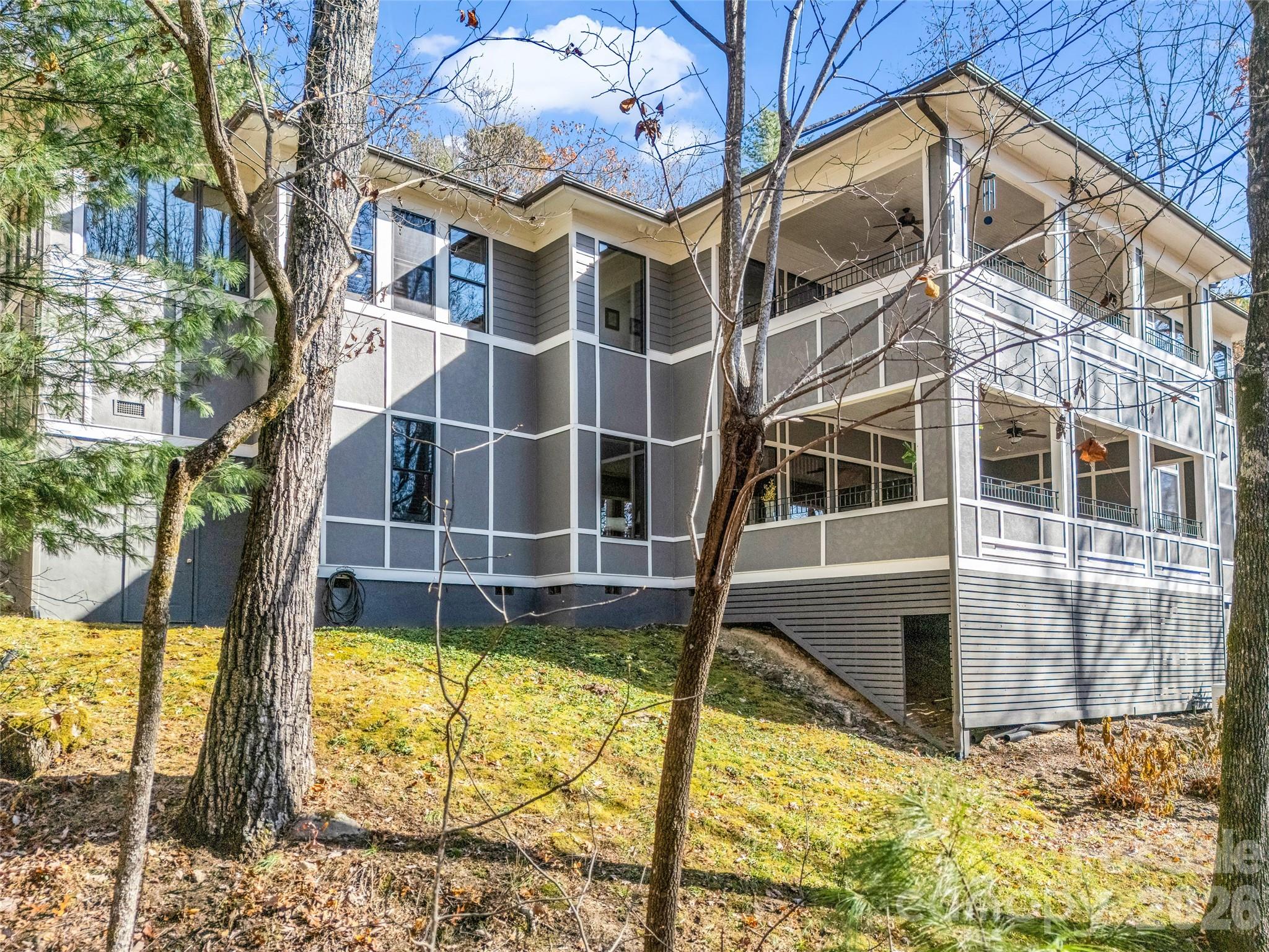 720 Overlook Drive — Flat Rock