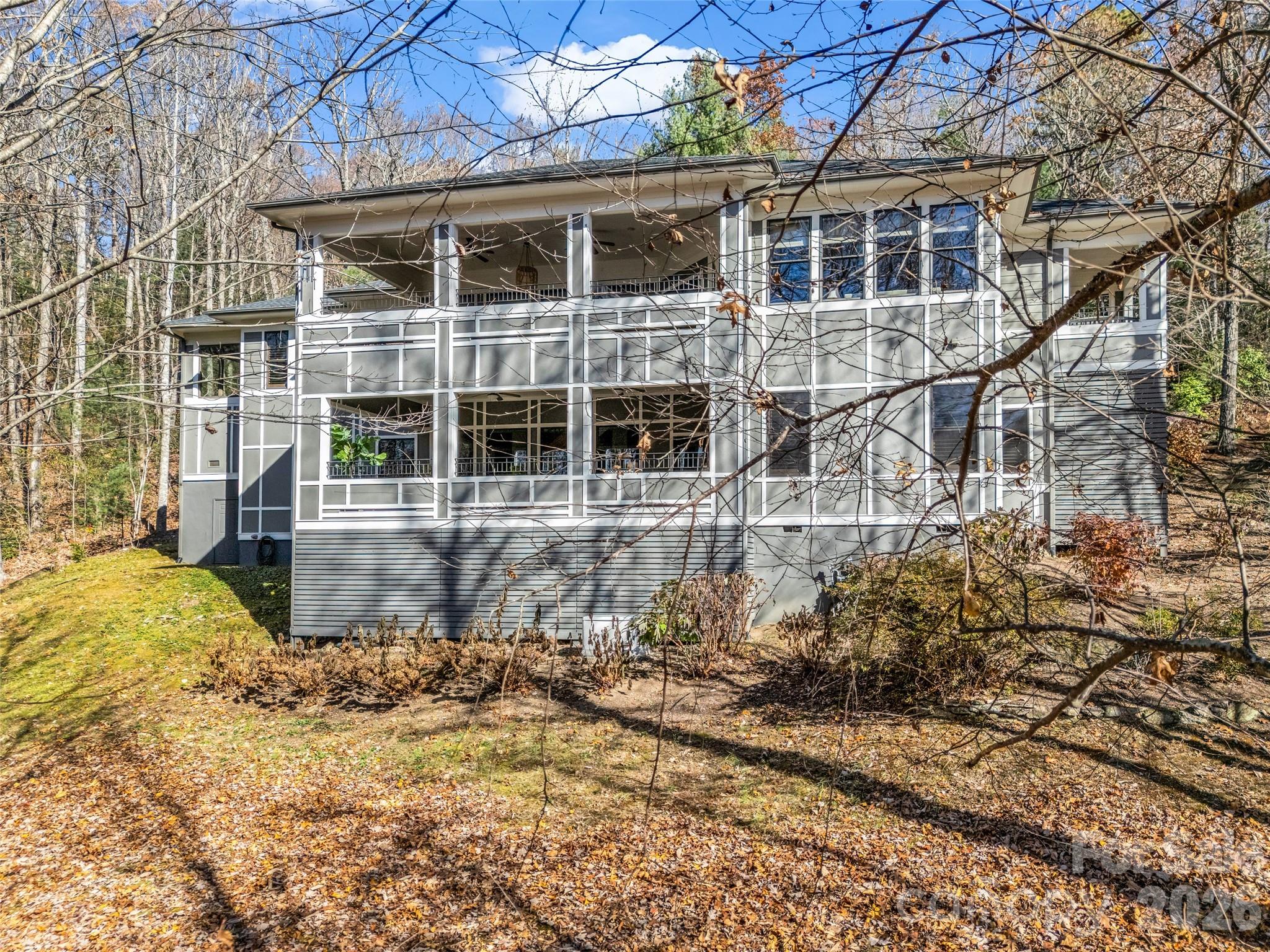 720 Overlook Drive — Flat Rock