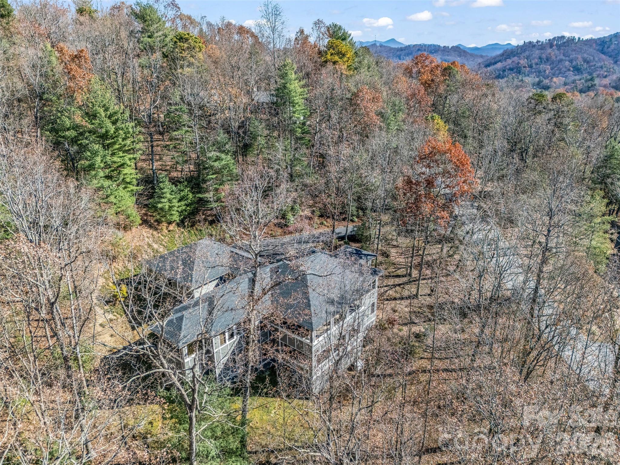 720 Overlook Drive — Flat Rock