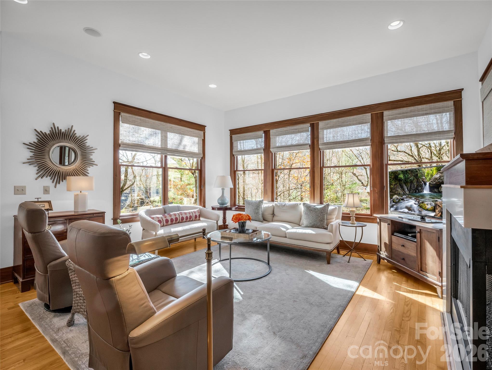 720 Overlook Drive — Flat Rock