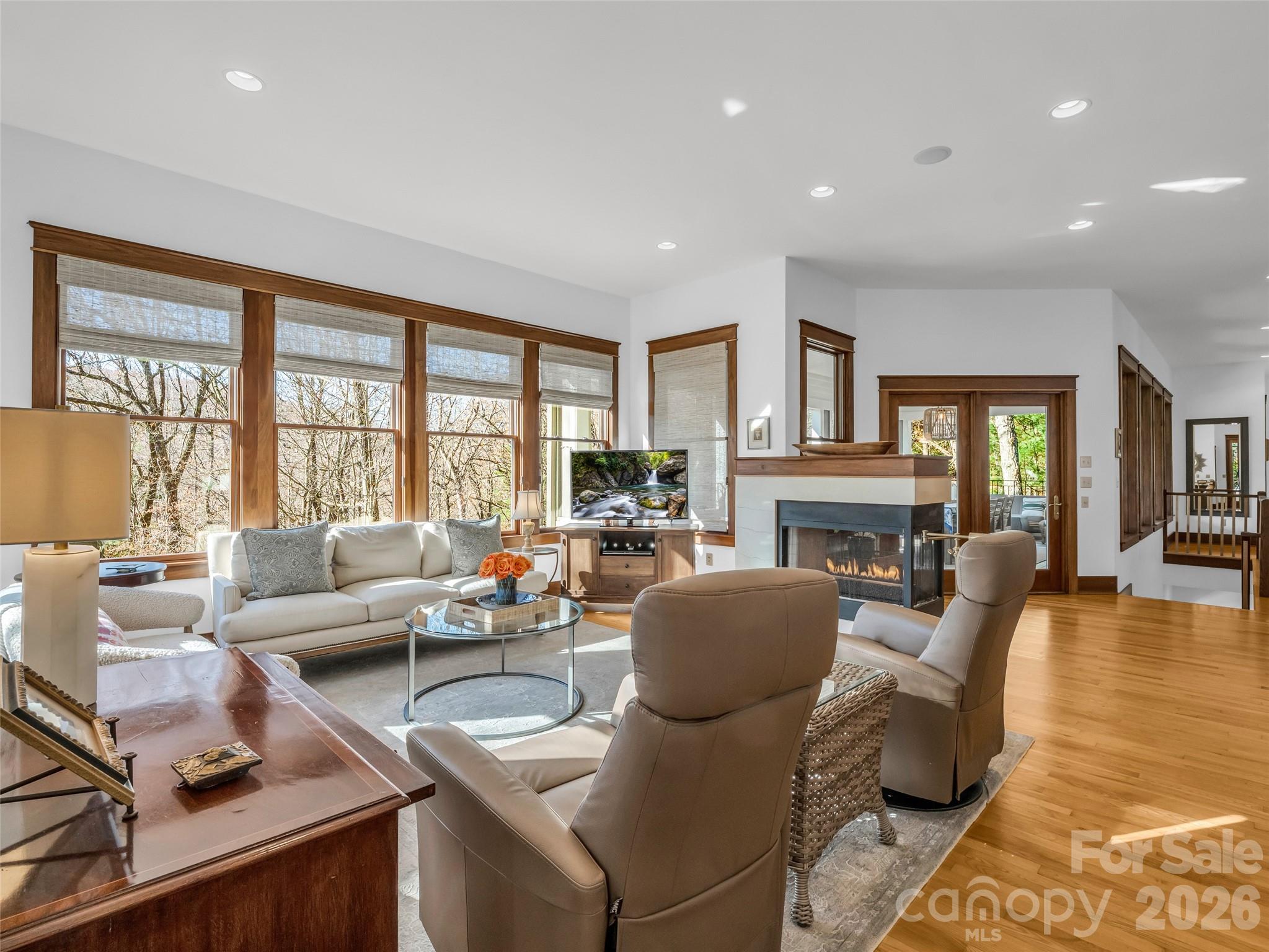720 Overlook Drive — Flat Rock