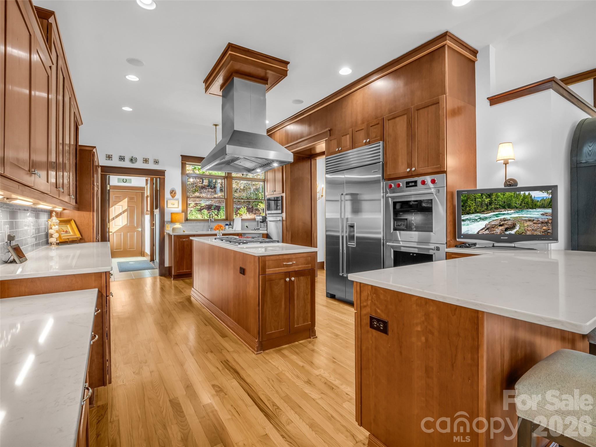 720 Overlook Drive — Flat Rock