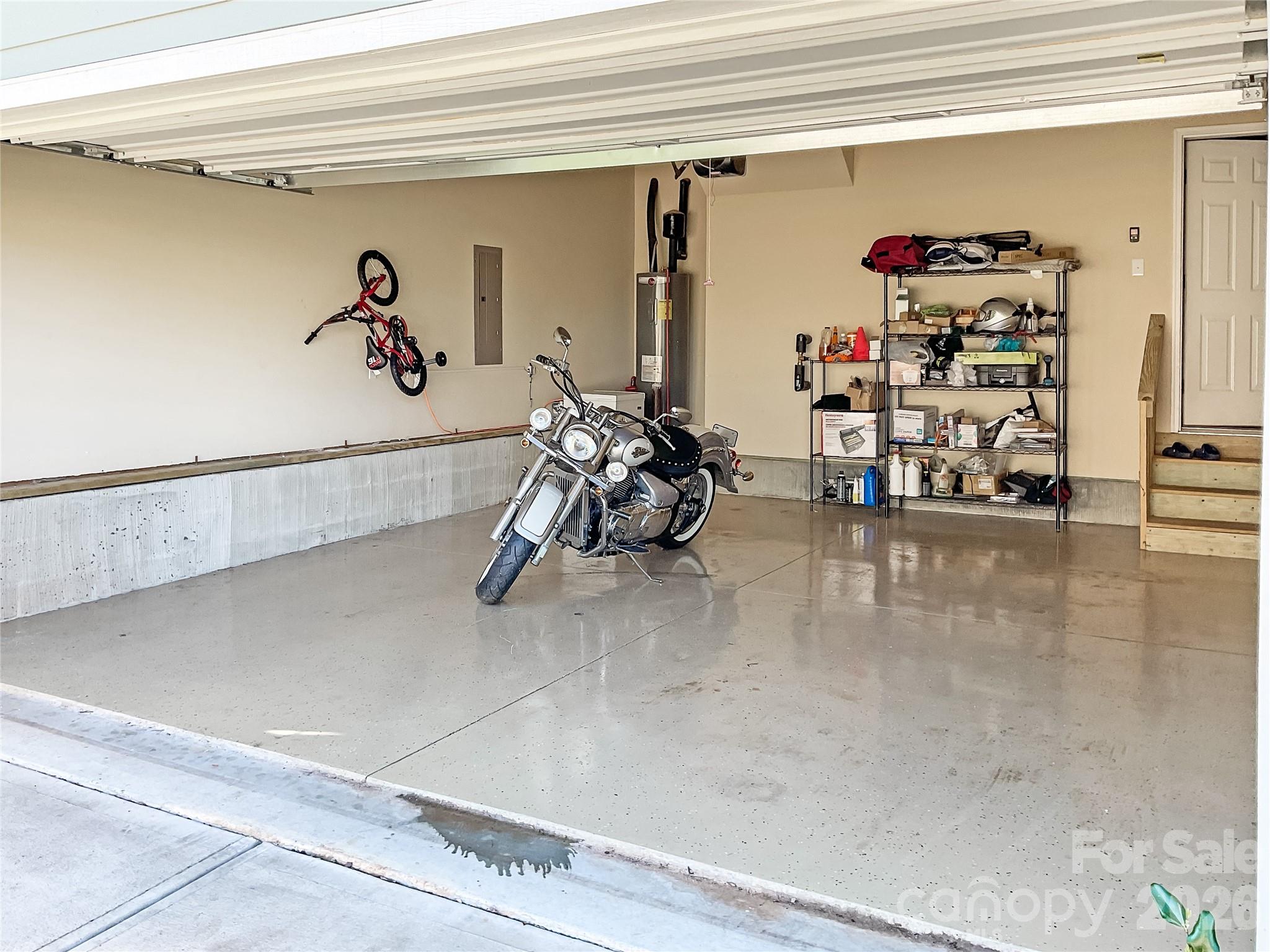 10117 Lakeshore Drive — Lancaster