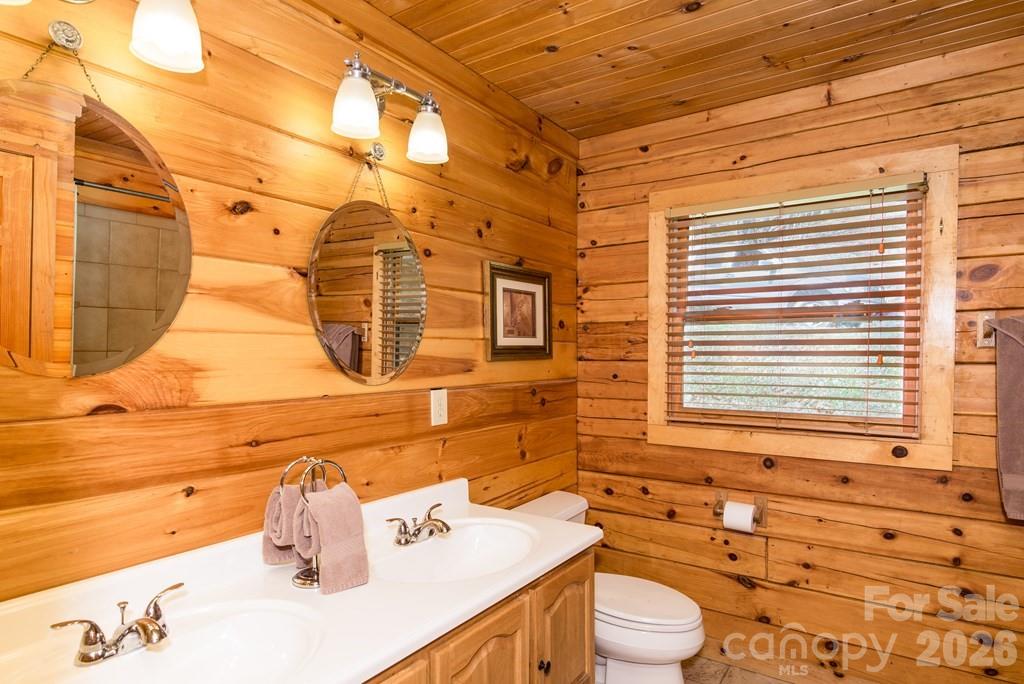 675 Forest Valley Road — Sylva