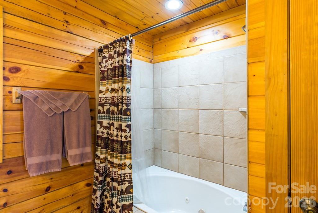 675 Forest Valley Road — Sylva