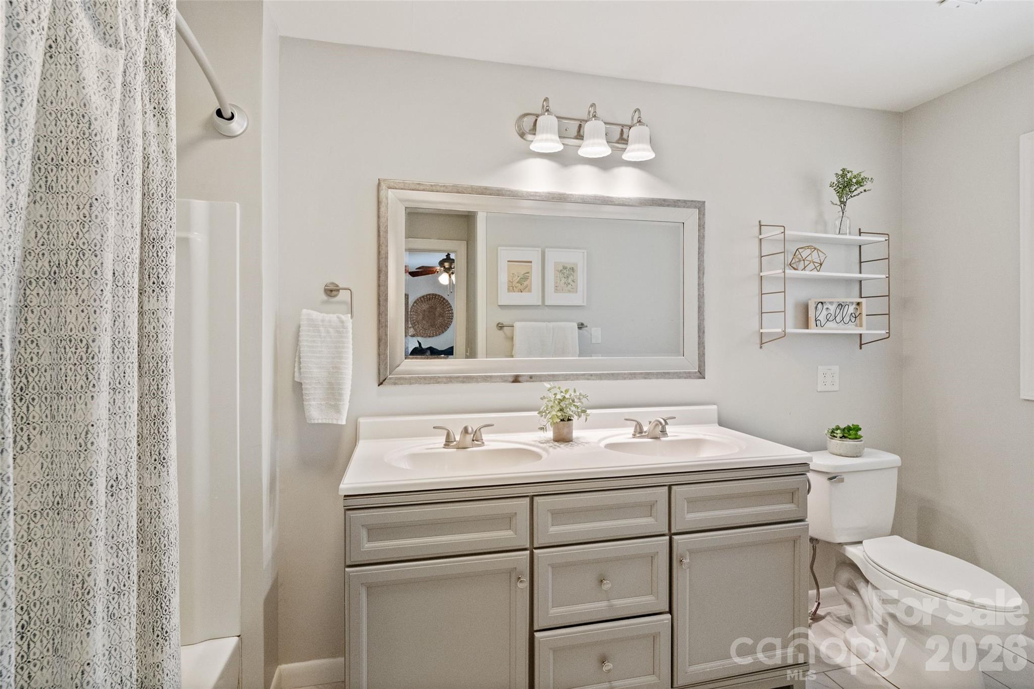 5801 Lindenwood Drive — Matthews