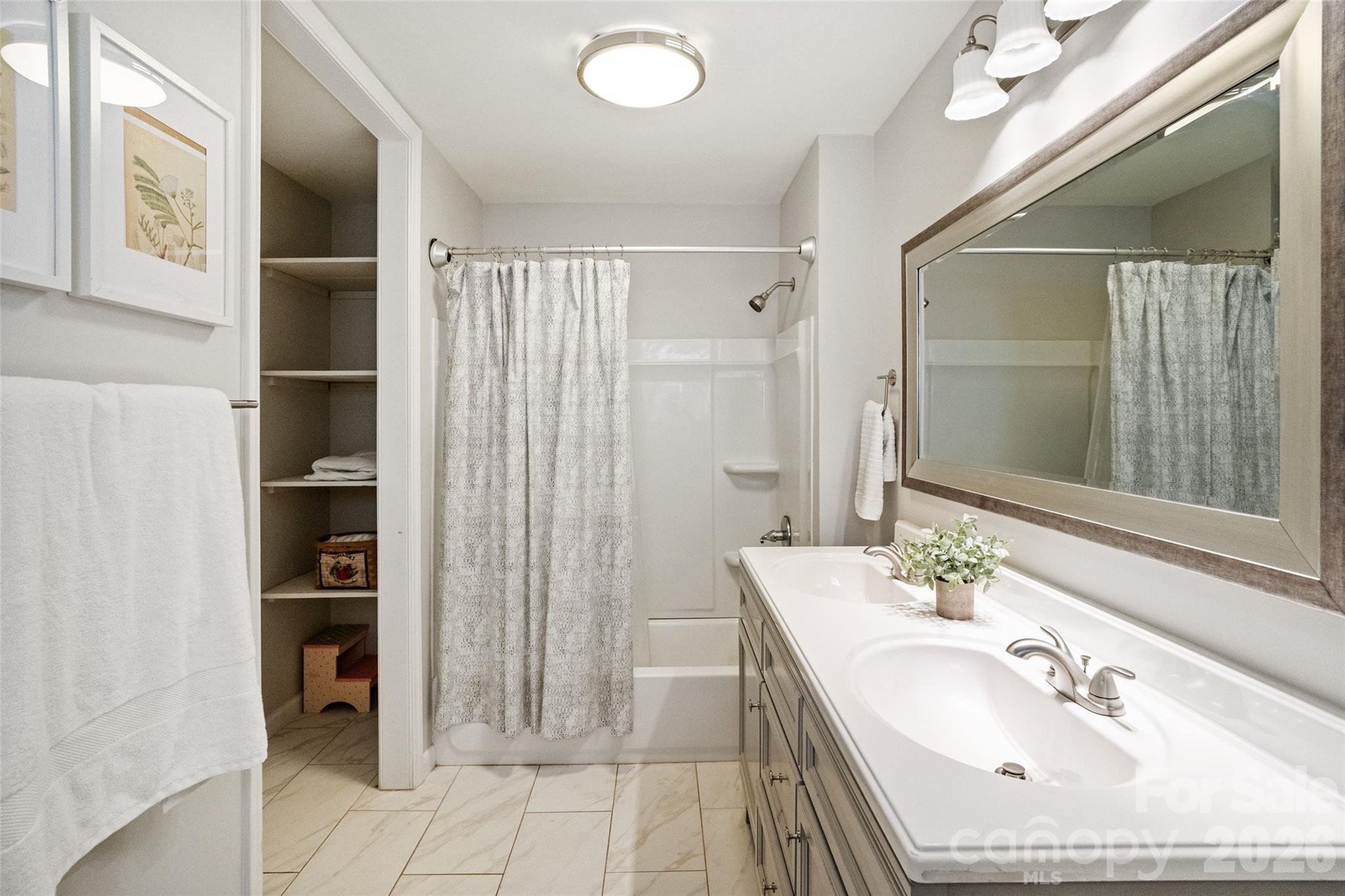 5801 Lindenwood Drive — Matthews