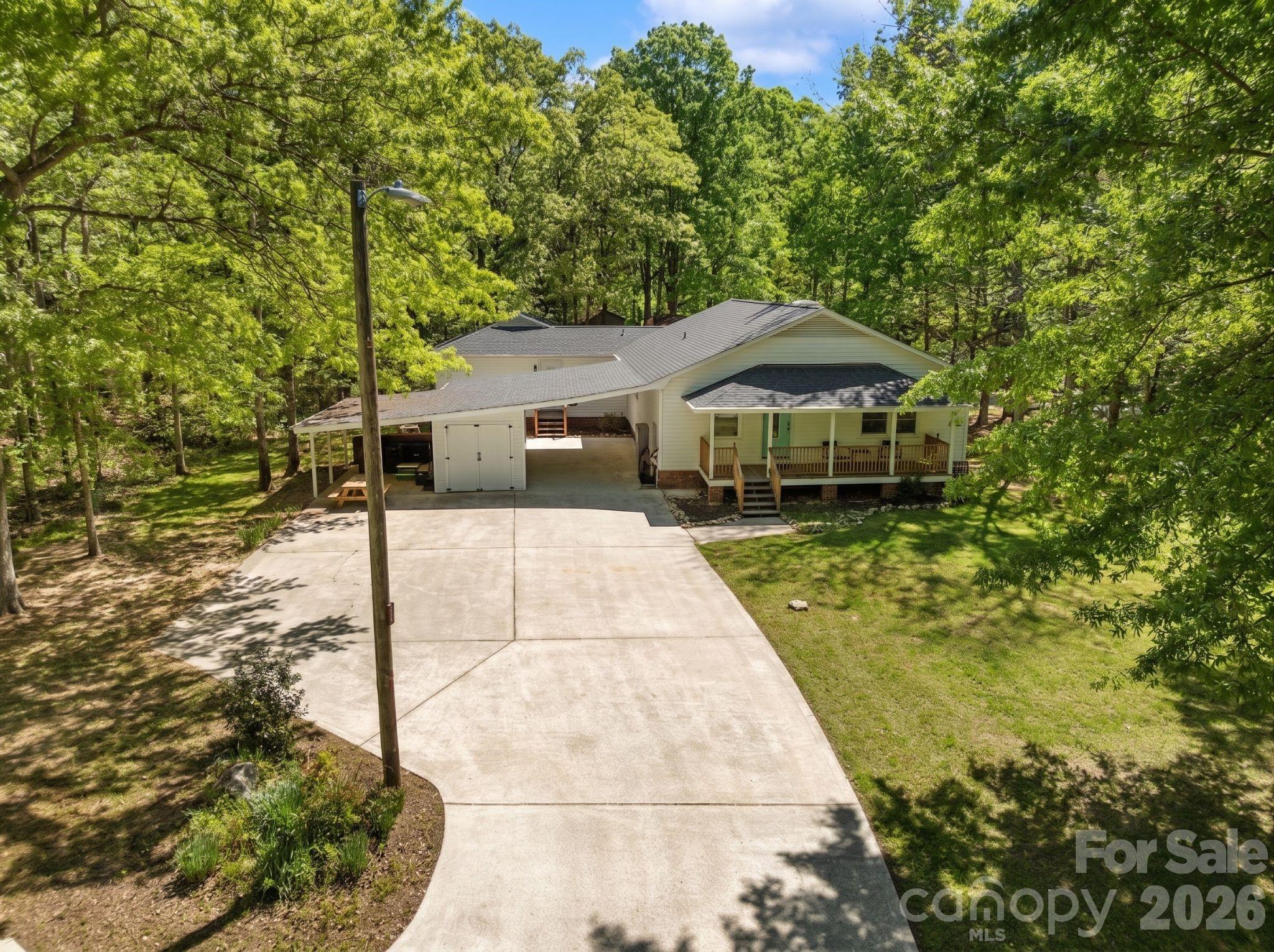 5801 Lindenwood Drive — Matthews