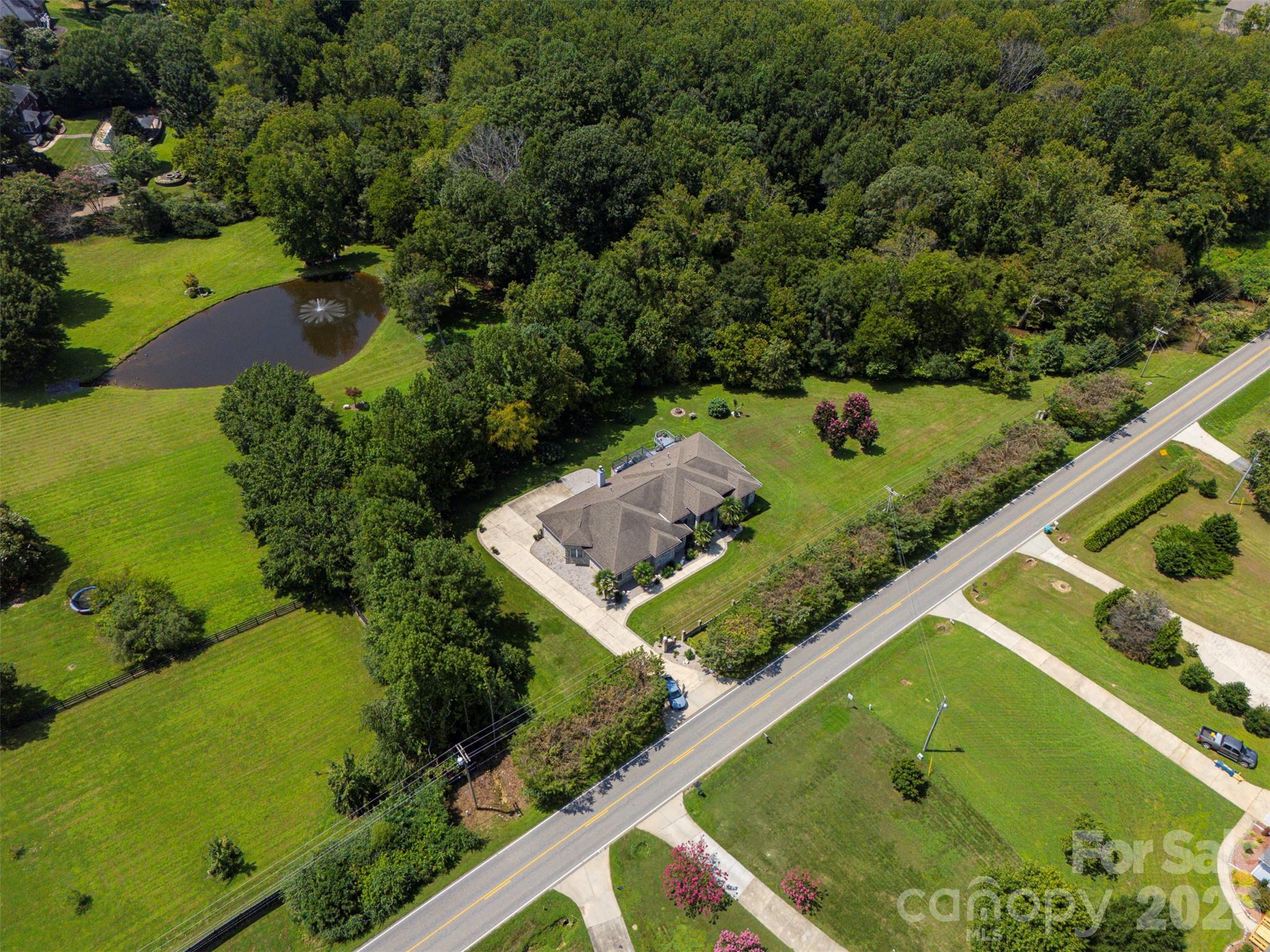 9535 Potter Road — Matthews