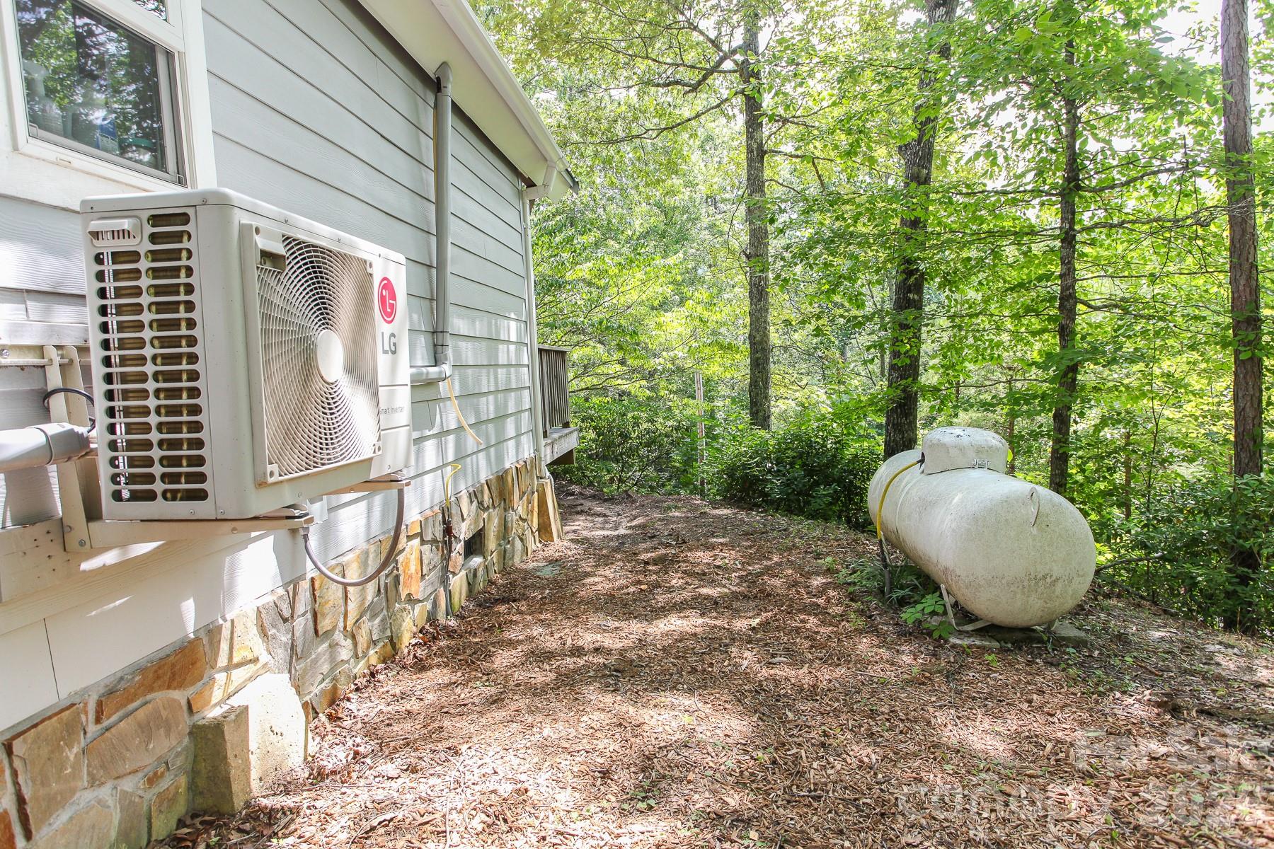 292 Wolf Creek Heights — Almond
