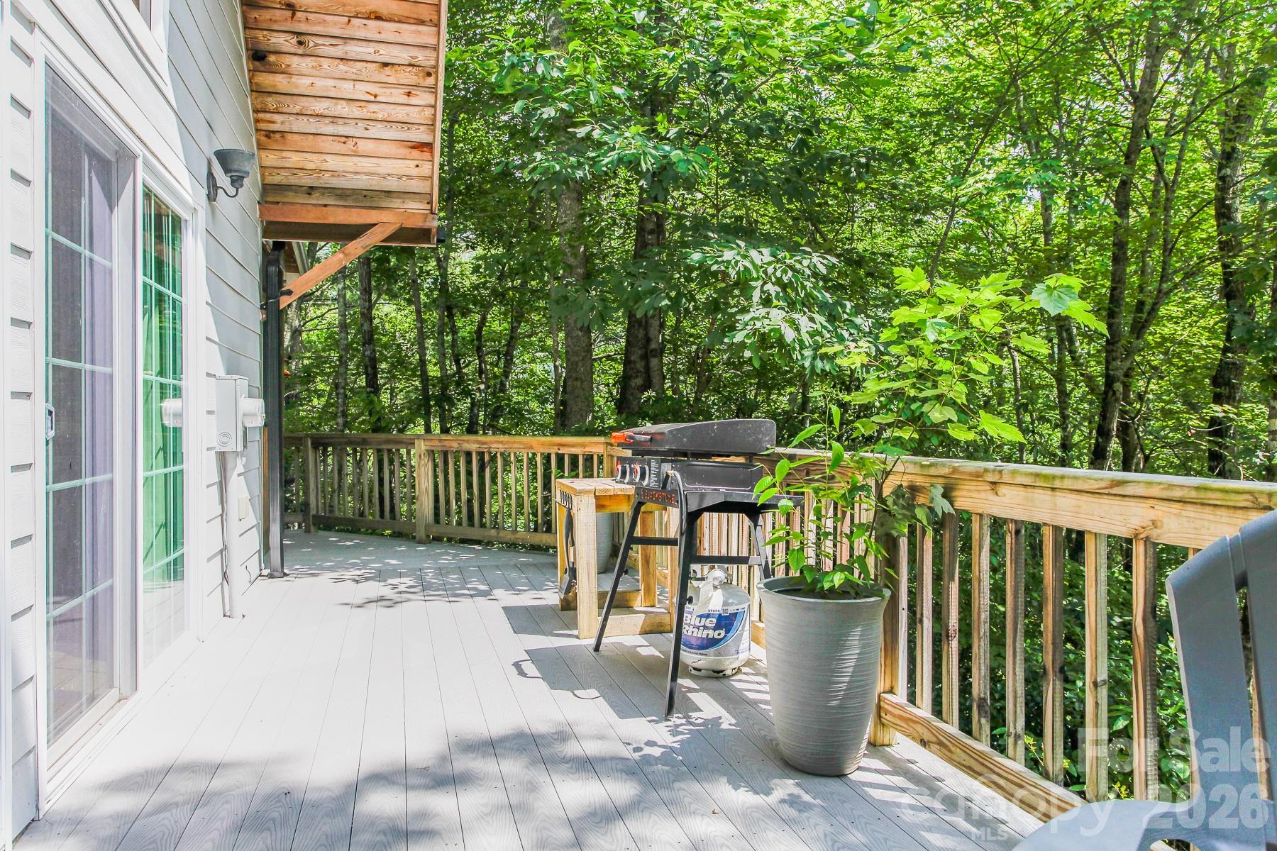 292 Wolf Creek Heights — Almond