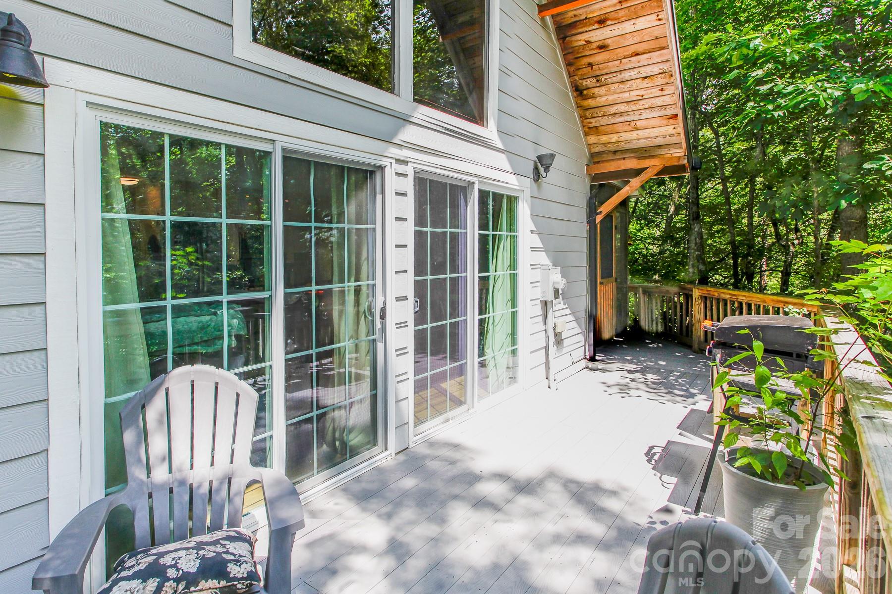 292 Wolf Creek Heights — Almond
