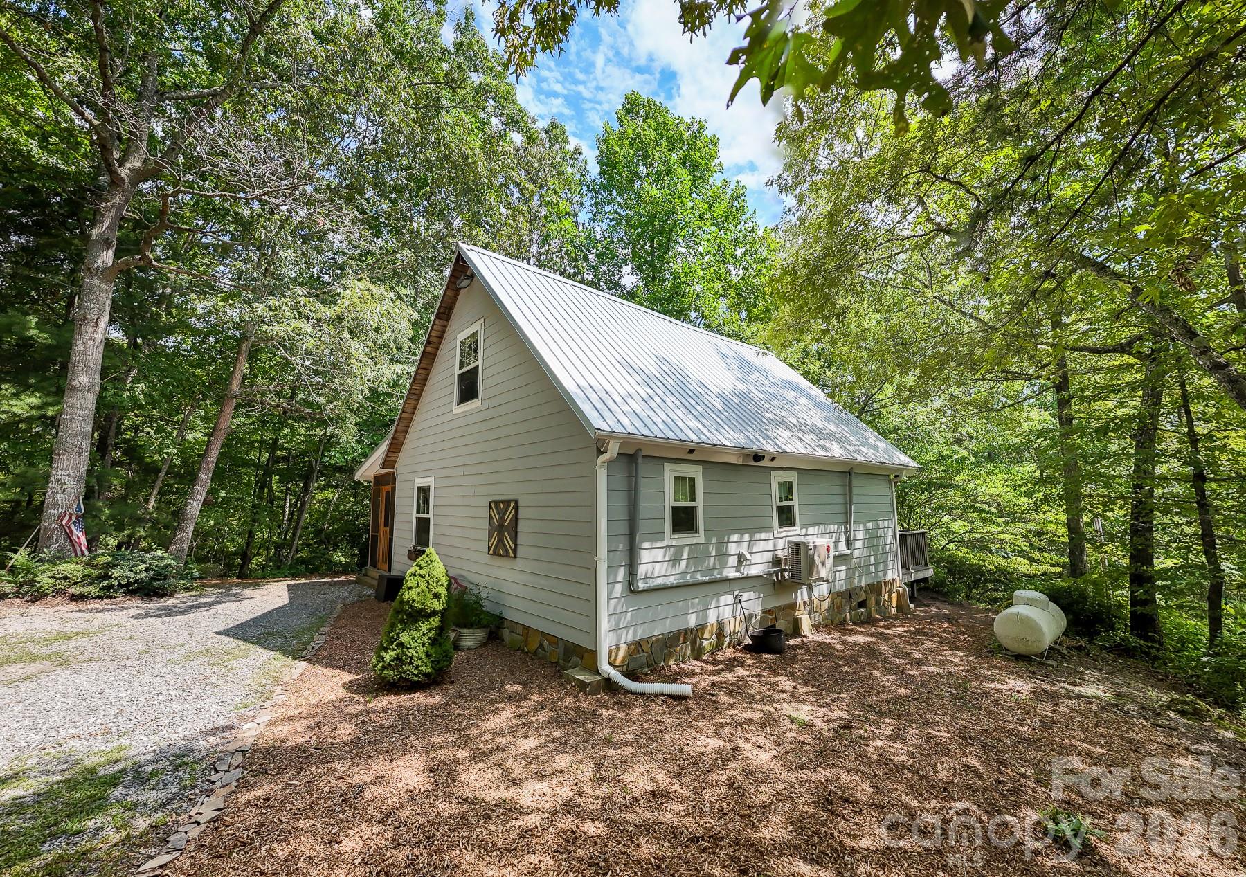 292 Wolf Creek Heights — Almond