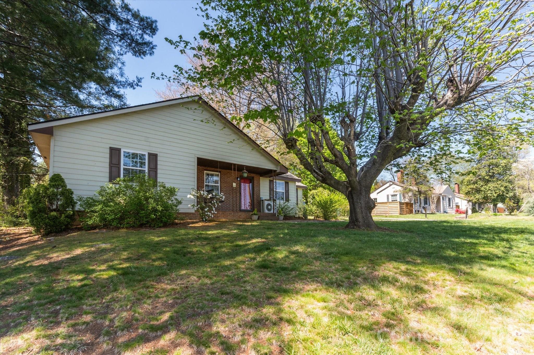25 Montview Circle — Brevard