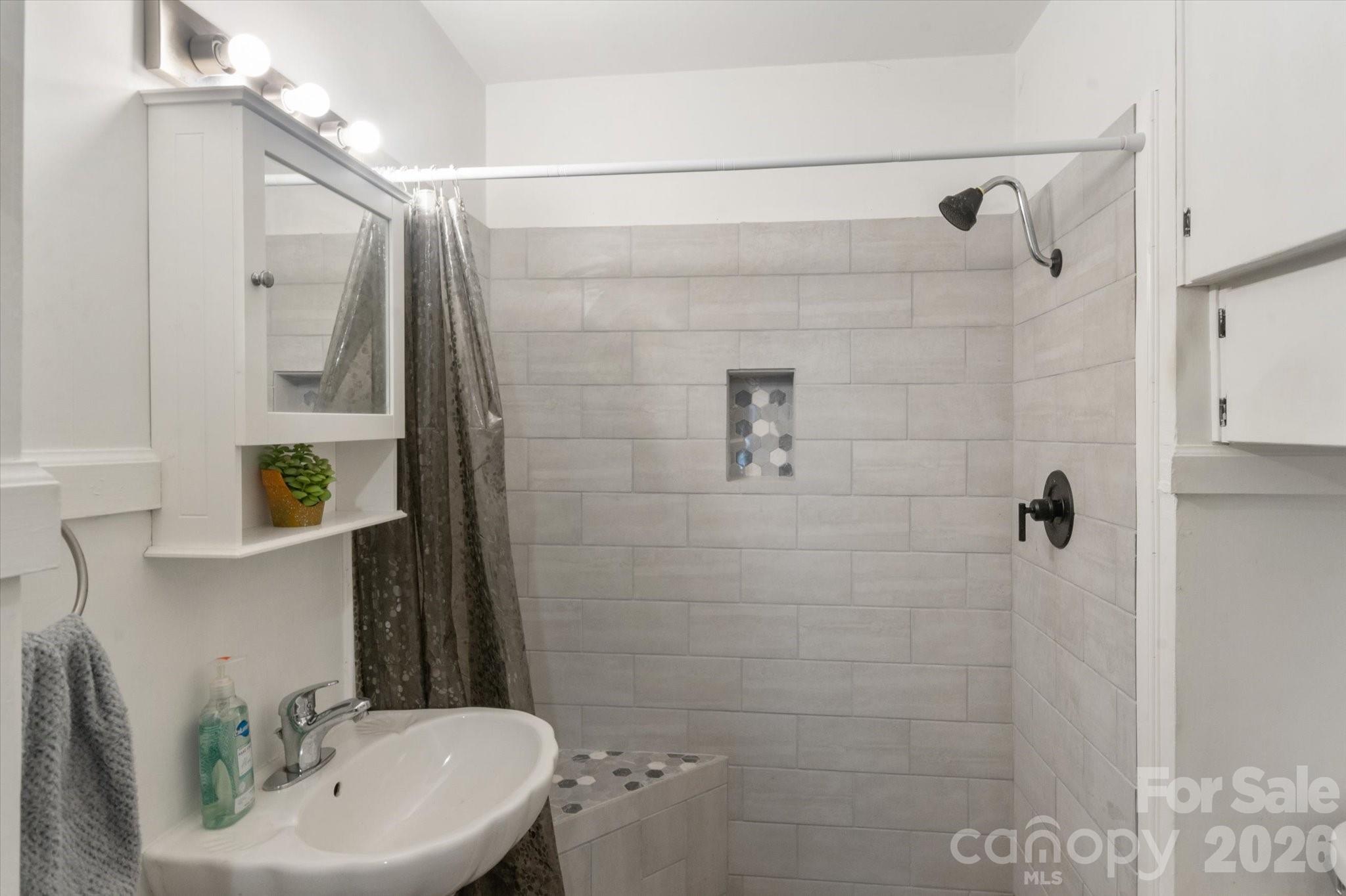 25 Montview Circle — Brevard