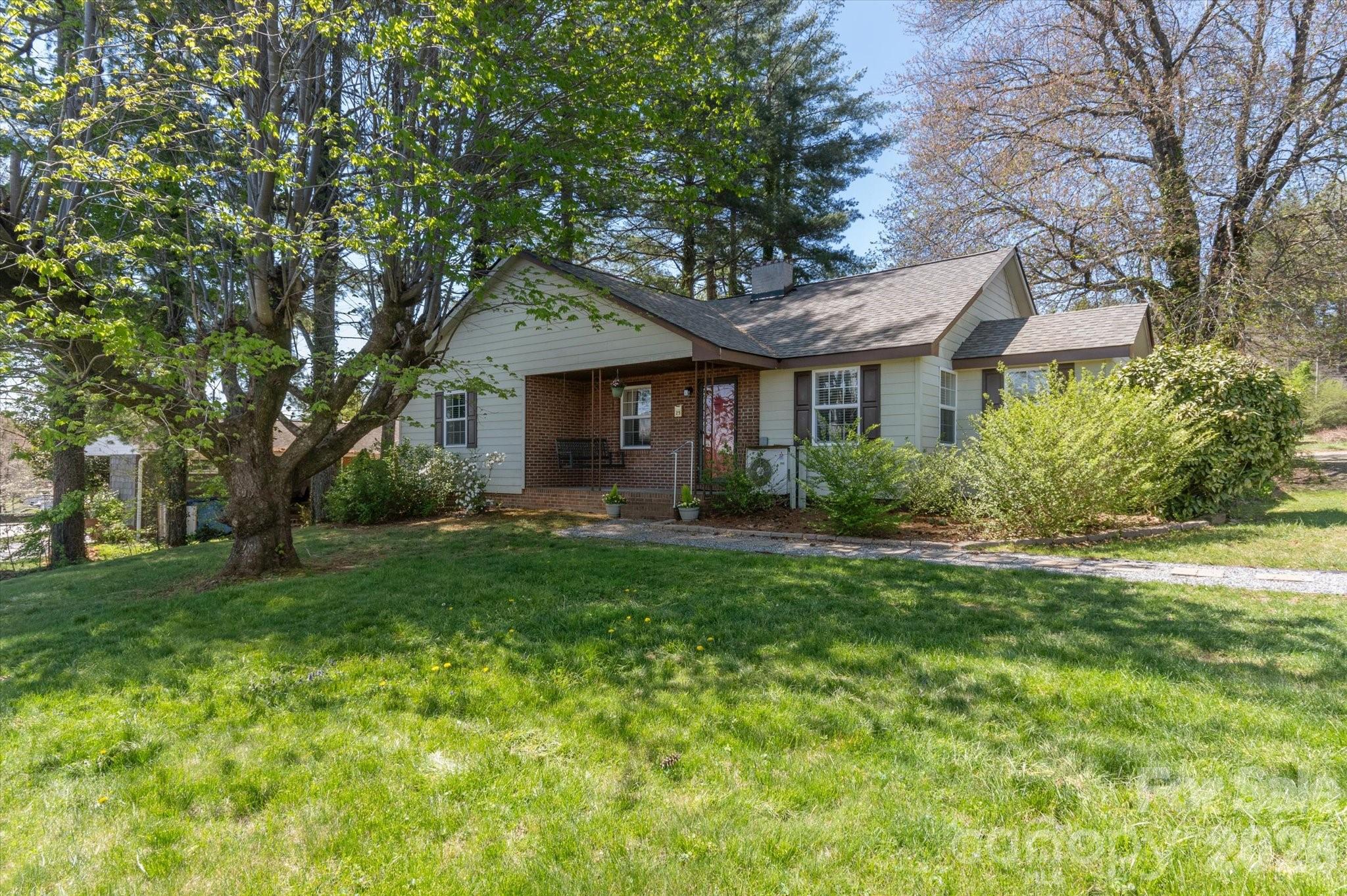 25 Montview Circle — Brevard