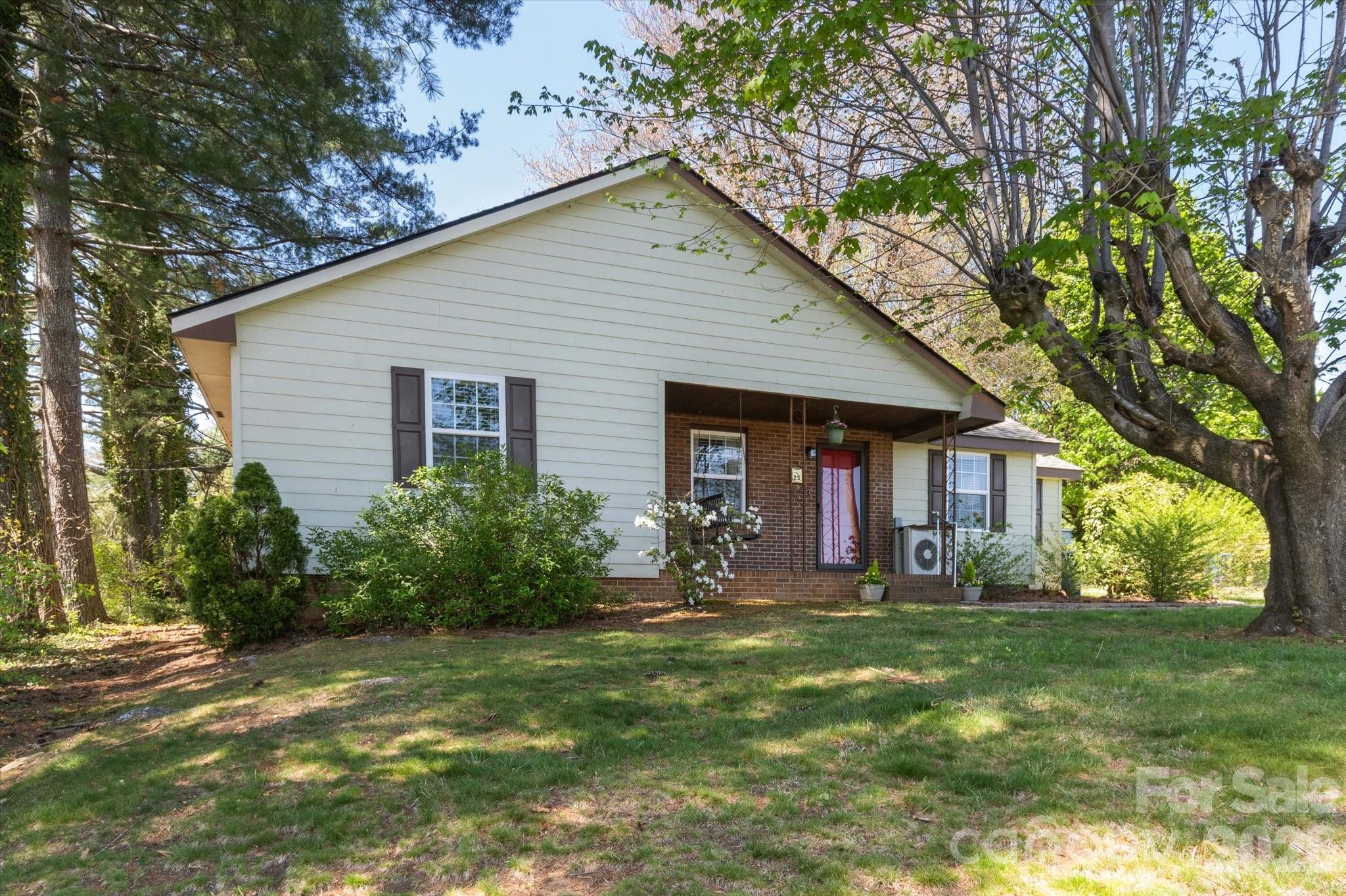 25 Montview Circle — Brevard