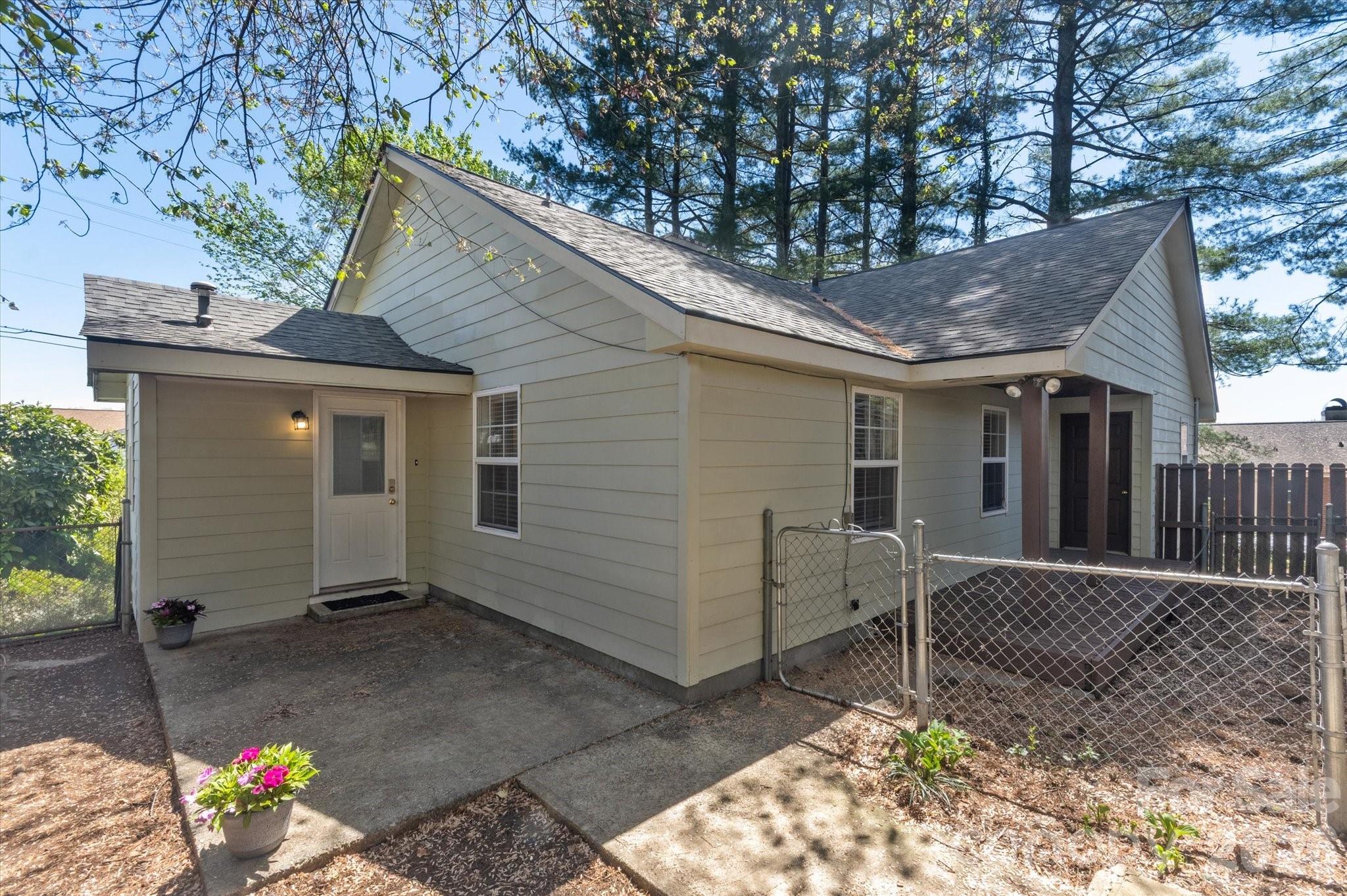 25 Montview Circle — Brevard