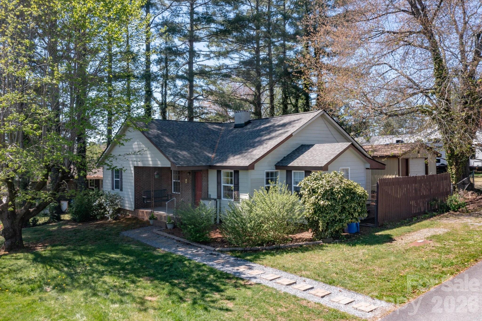 25 Montview Circle — Brevard