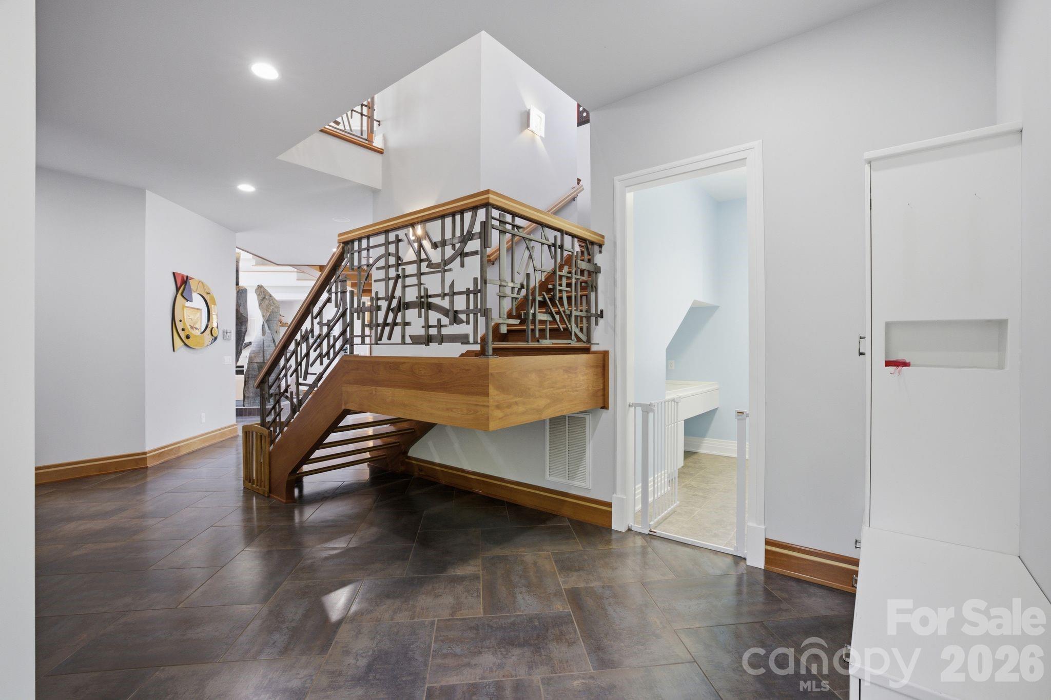 158 Printers Lane — New London