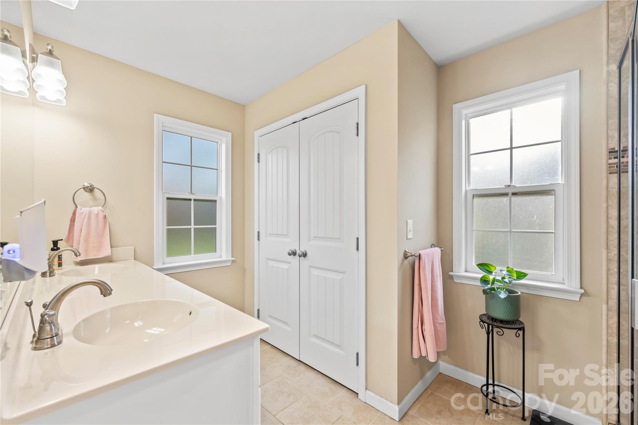 27 Pounding Mill Road — Hendersonville
