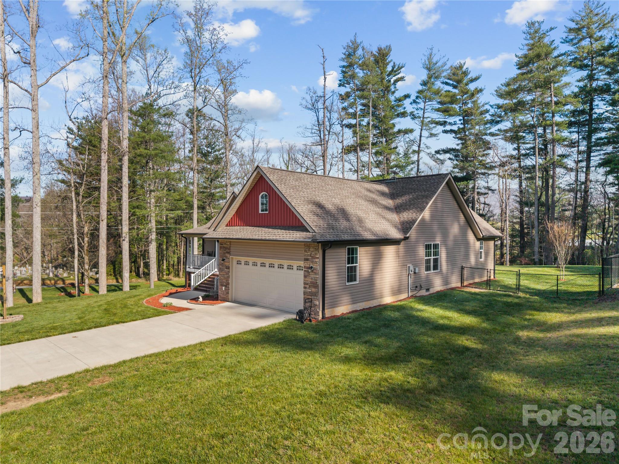 27 Pounding Mill Road — Hendersonville