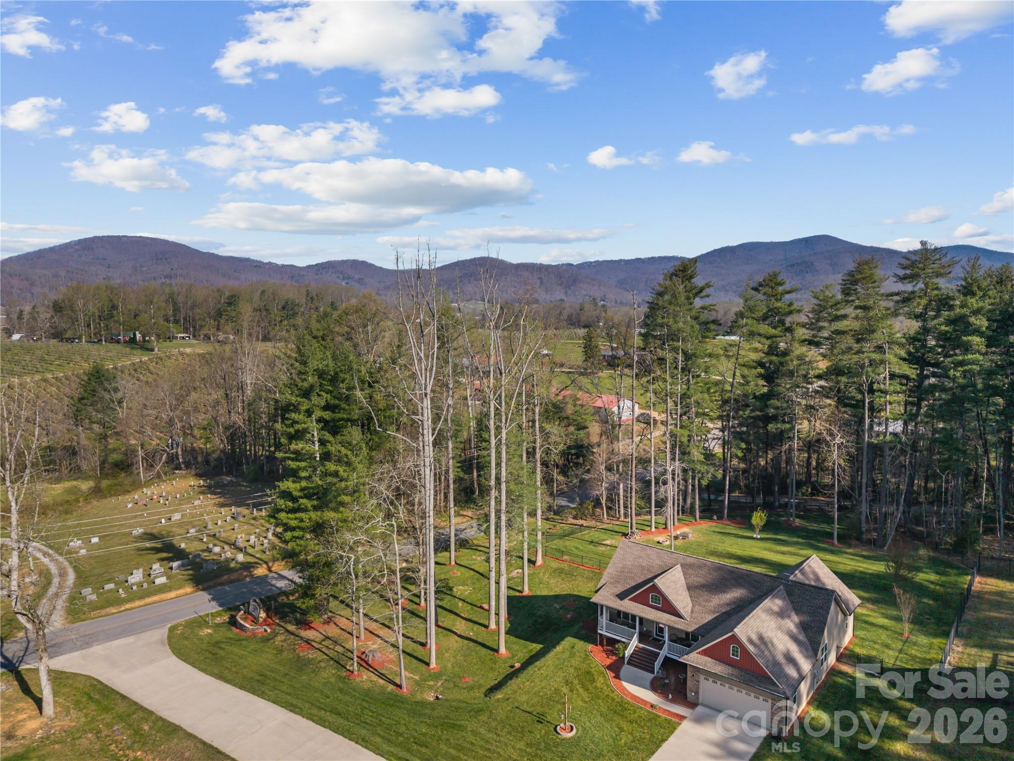27 Pounding Mill Road — Hendersonville