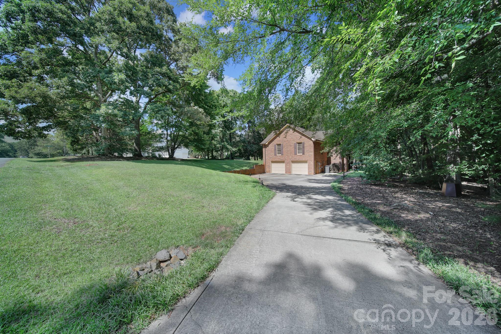 8927 Scarsdale Drive — Mint Hill