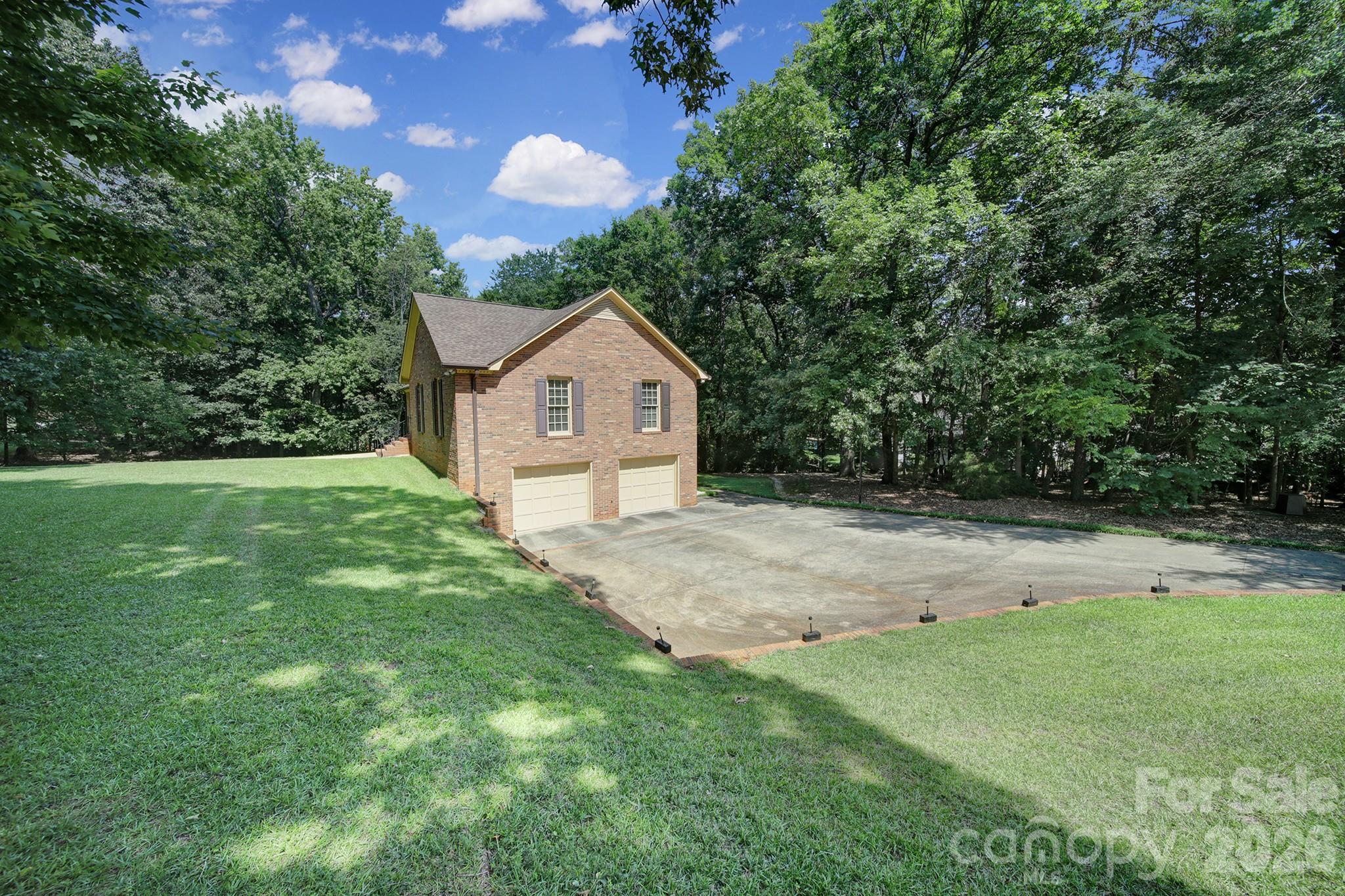8927 Scarsdale Drive — Mint Hill