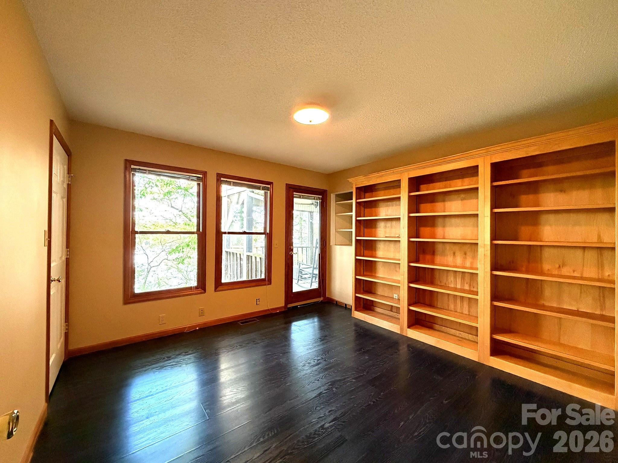 42484 Moonshine Drive — New London