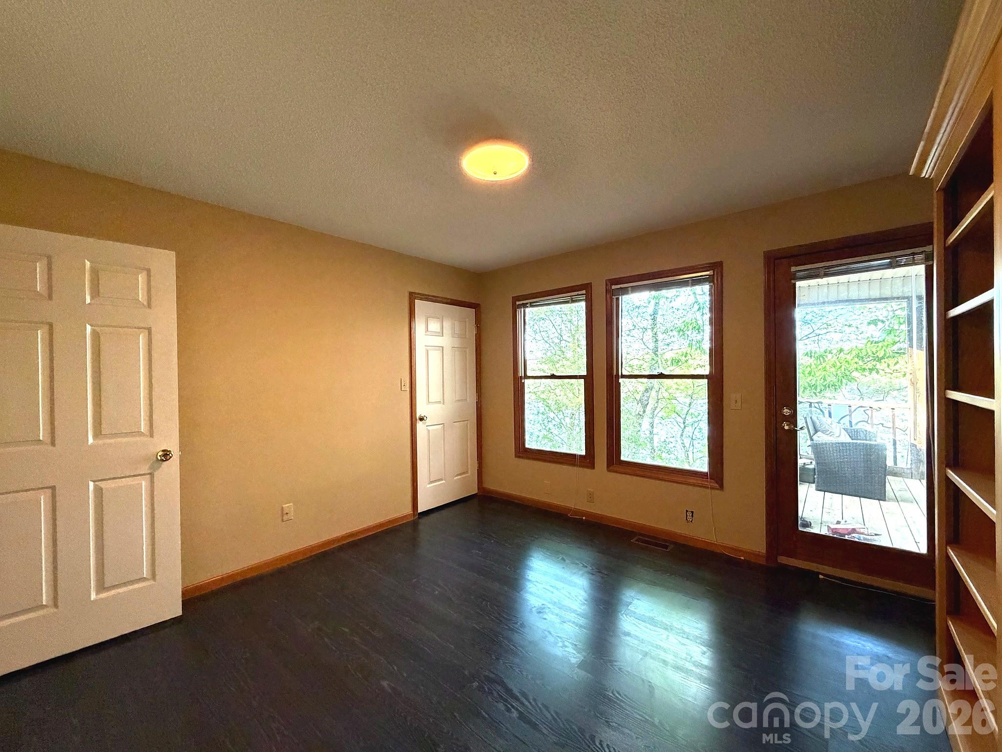 42484 Moonshine Drive — New London