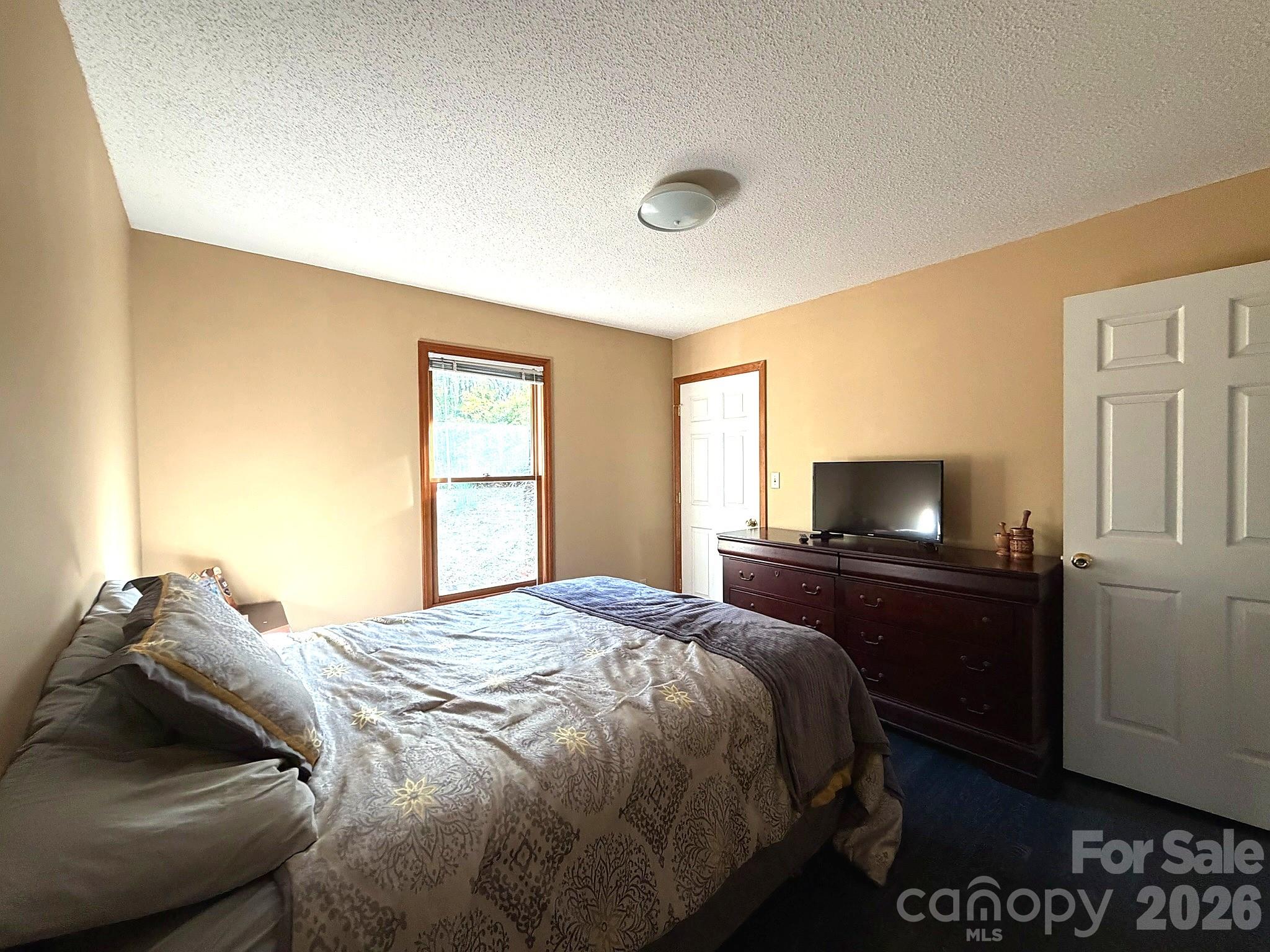 42484 Moonshine Drive — New London