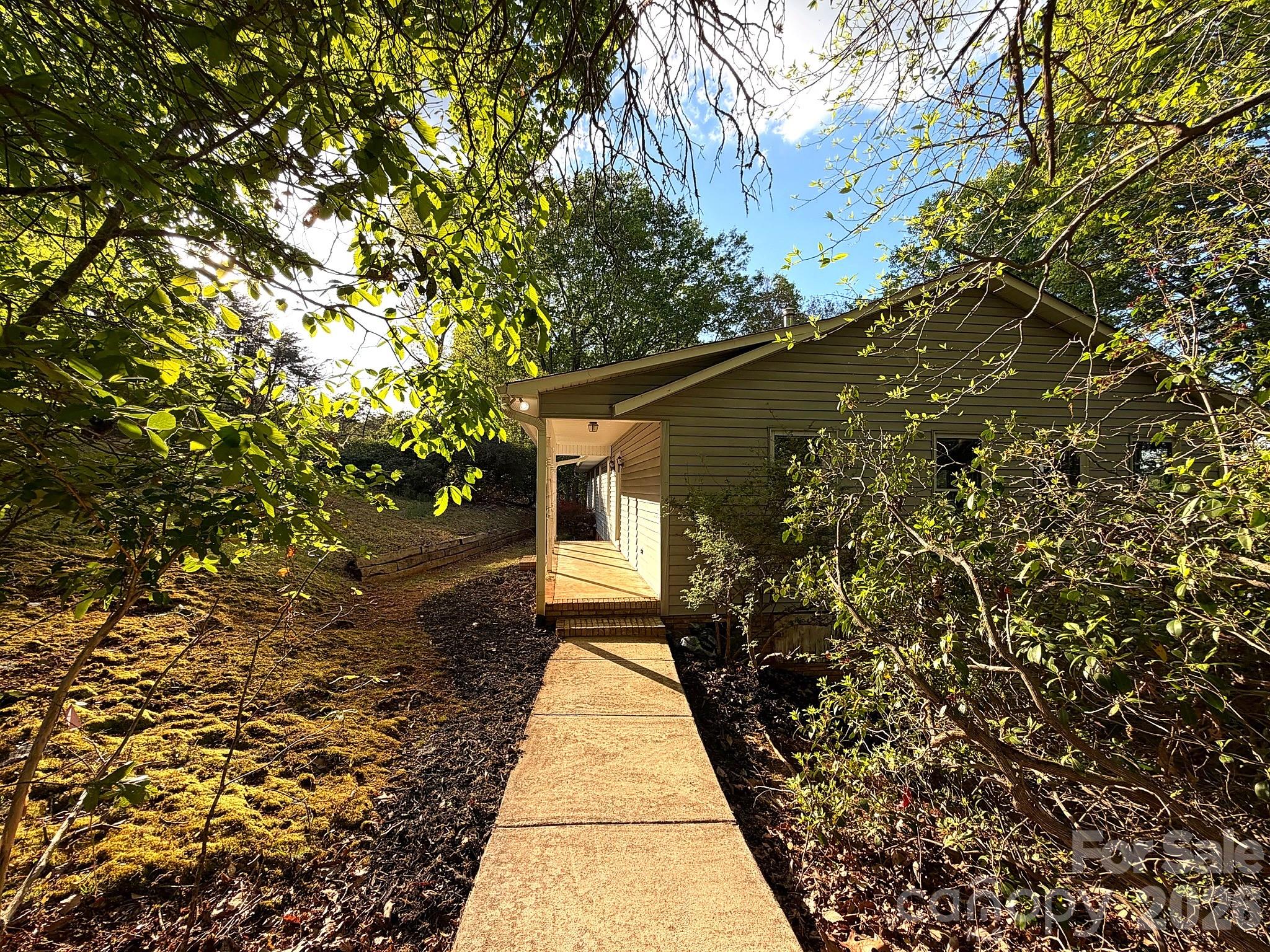 42484 Moonshine Drive — New London