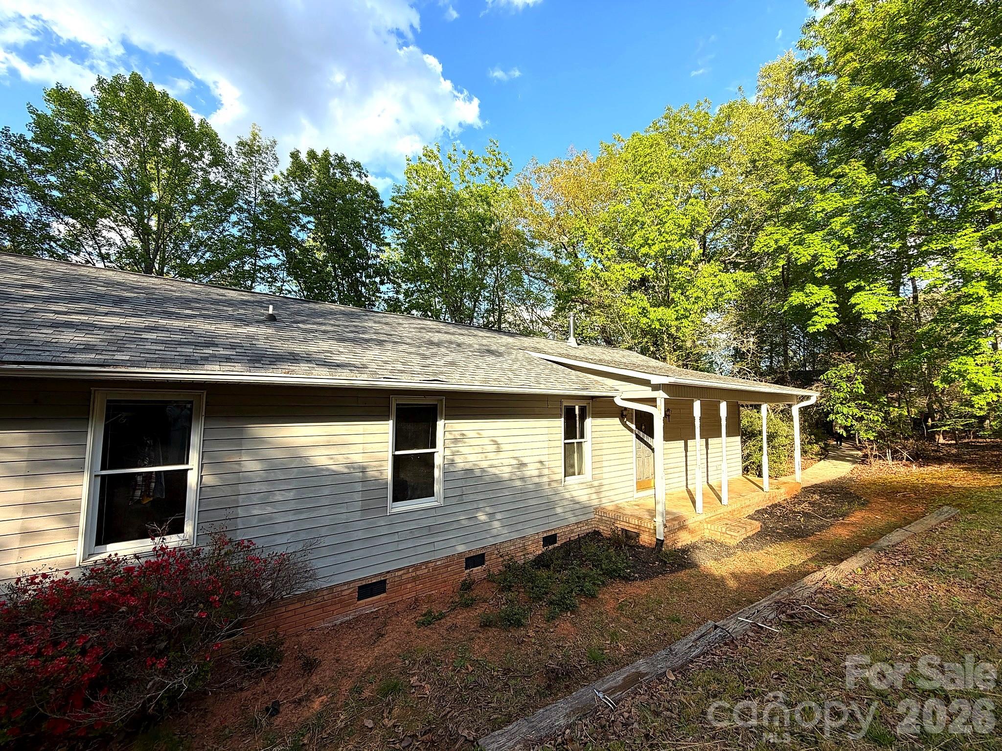 42484 Moonshine Drive — New London