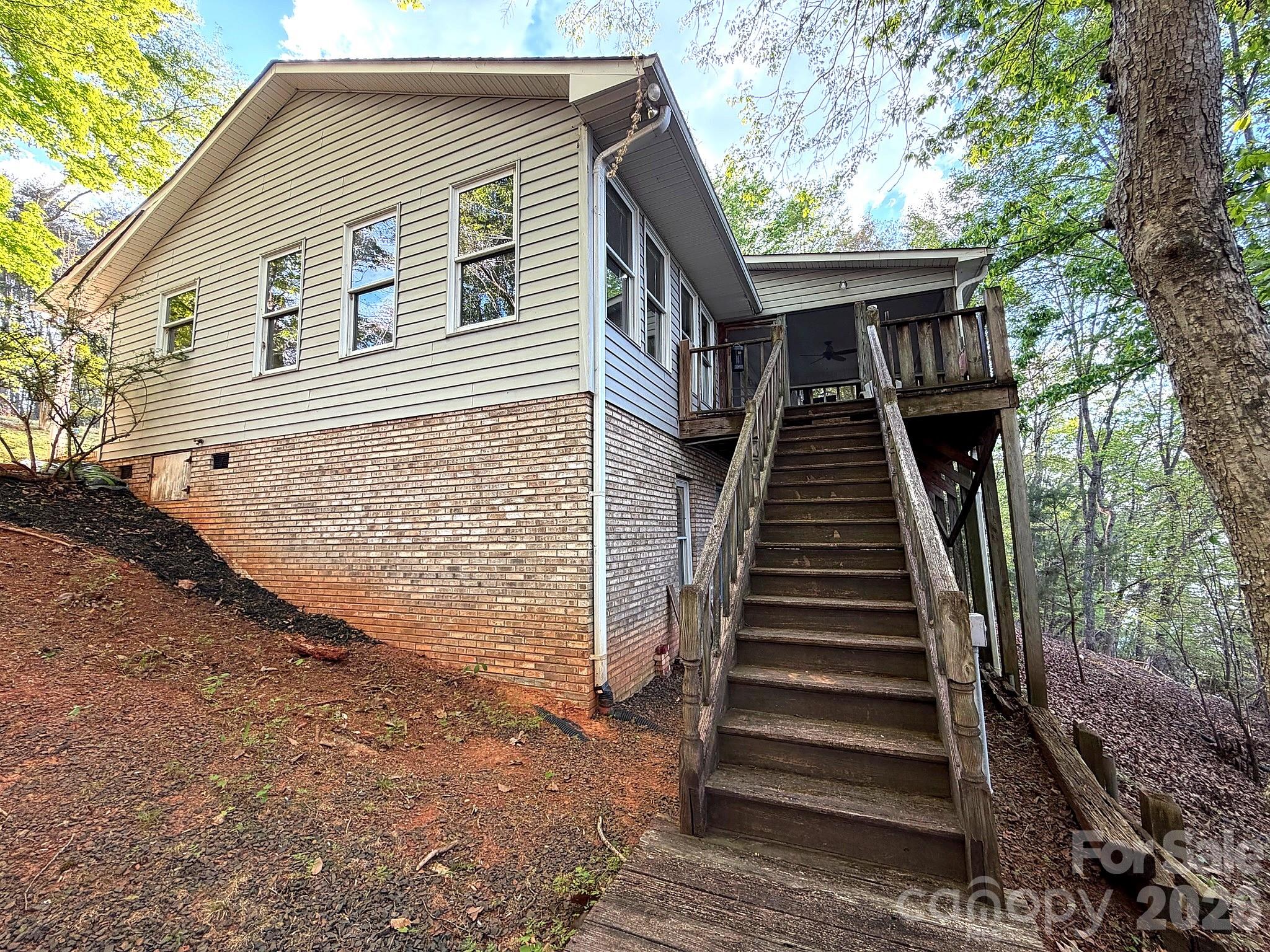 42484 Moonshine Drive — New London