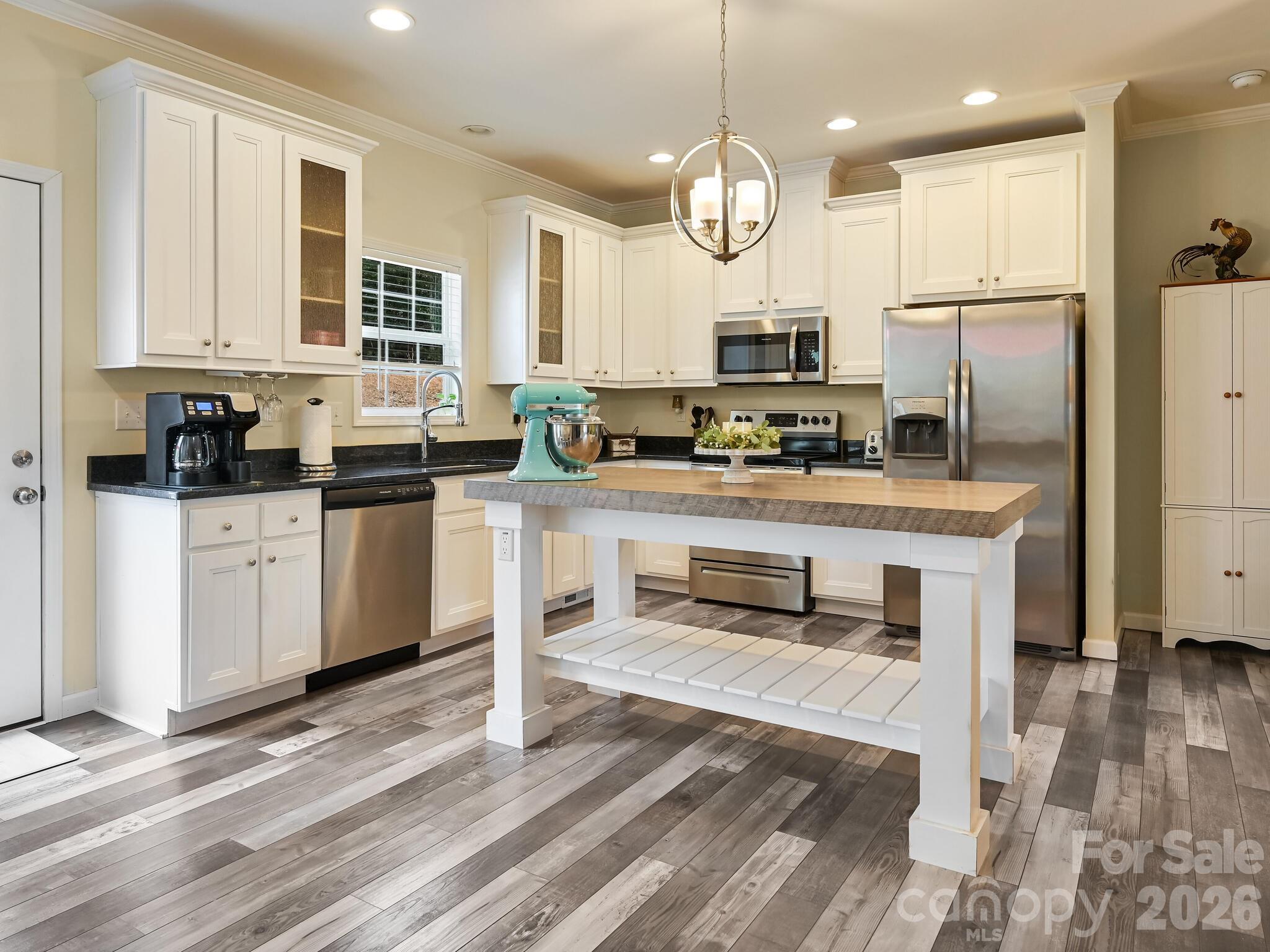 241 West Sunset Ridge Drive — Etowah