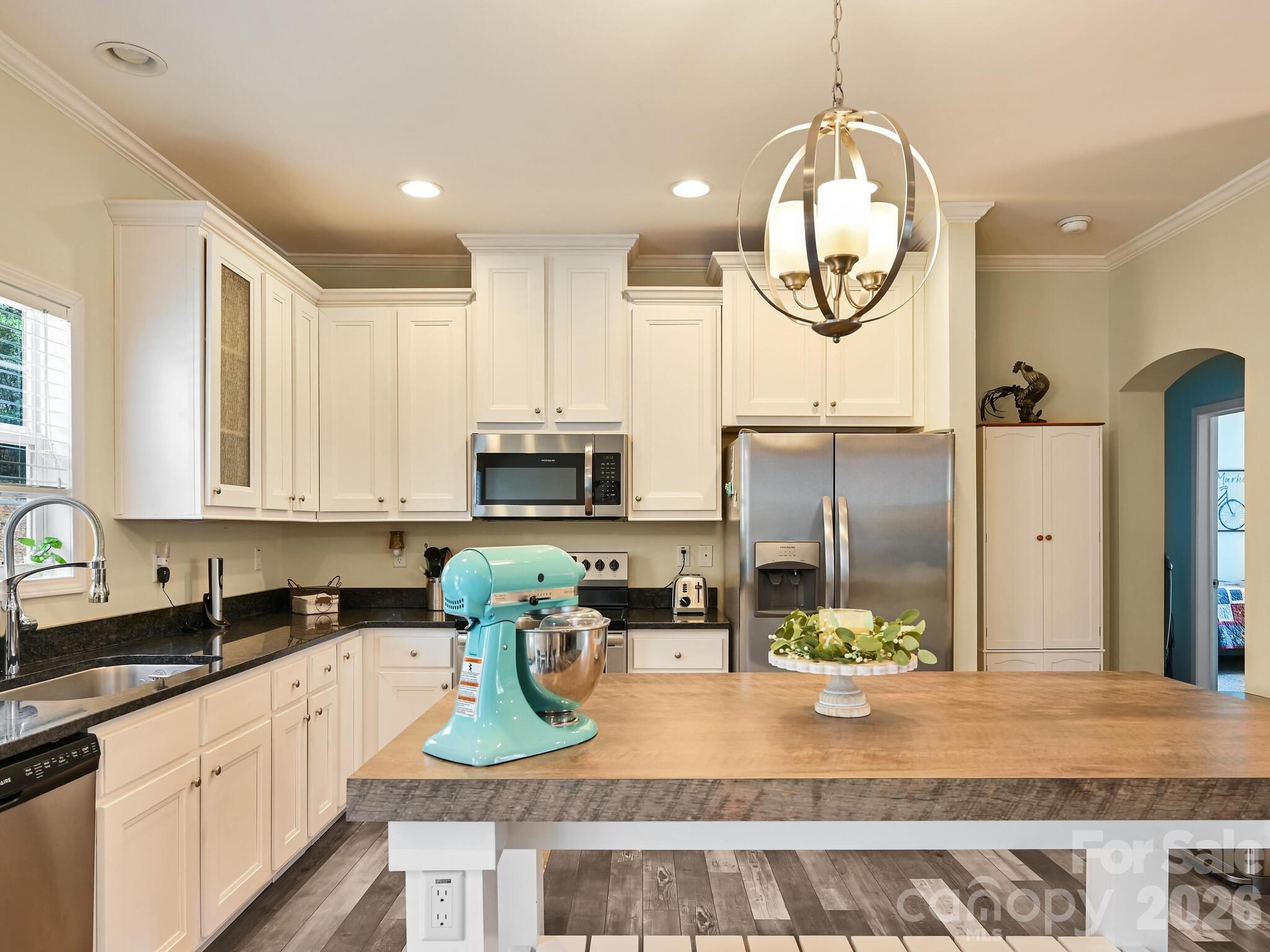 241 West Sunset Ridge Drive — Etowah