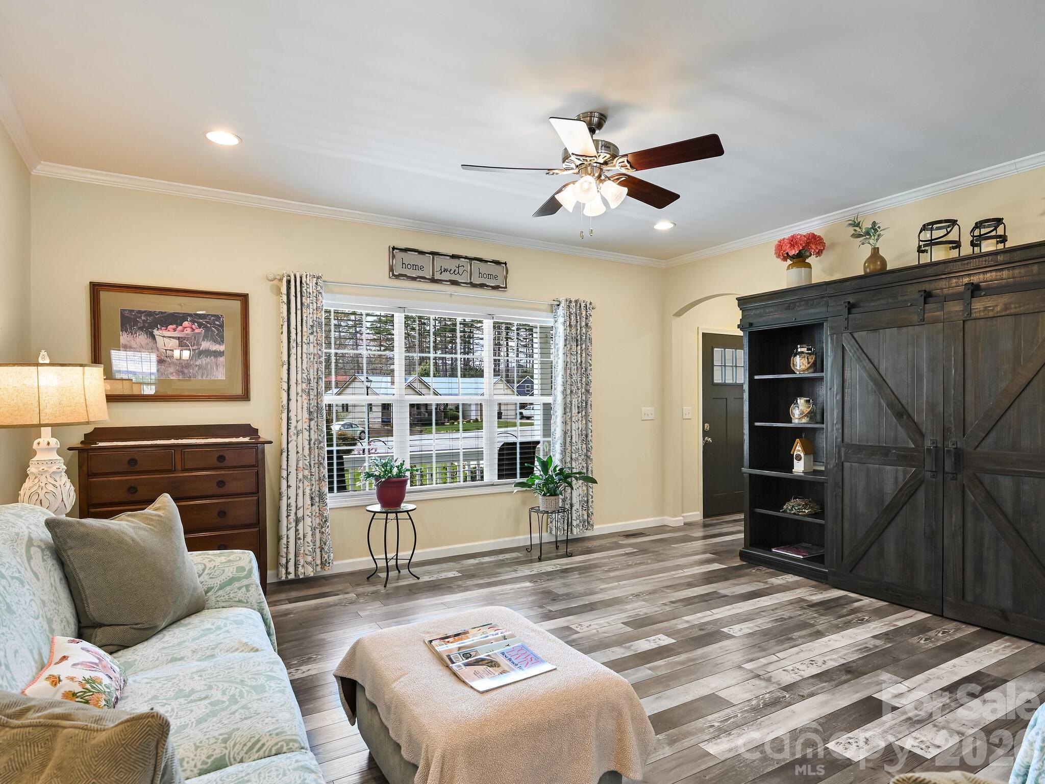 241 West Sunset Ridge Drive — Etowah
