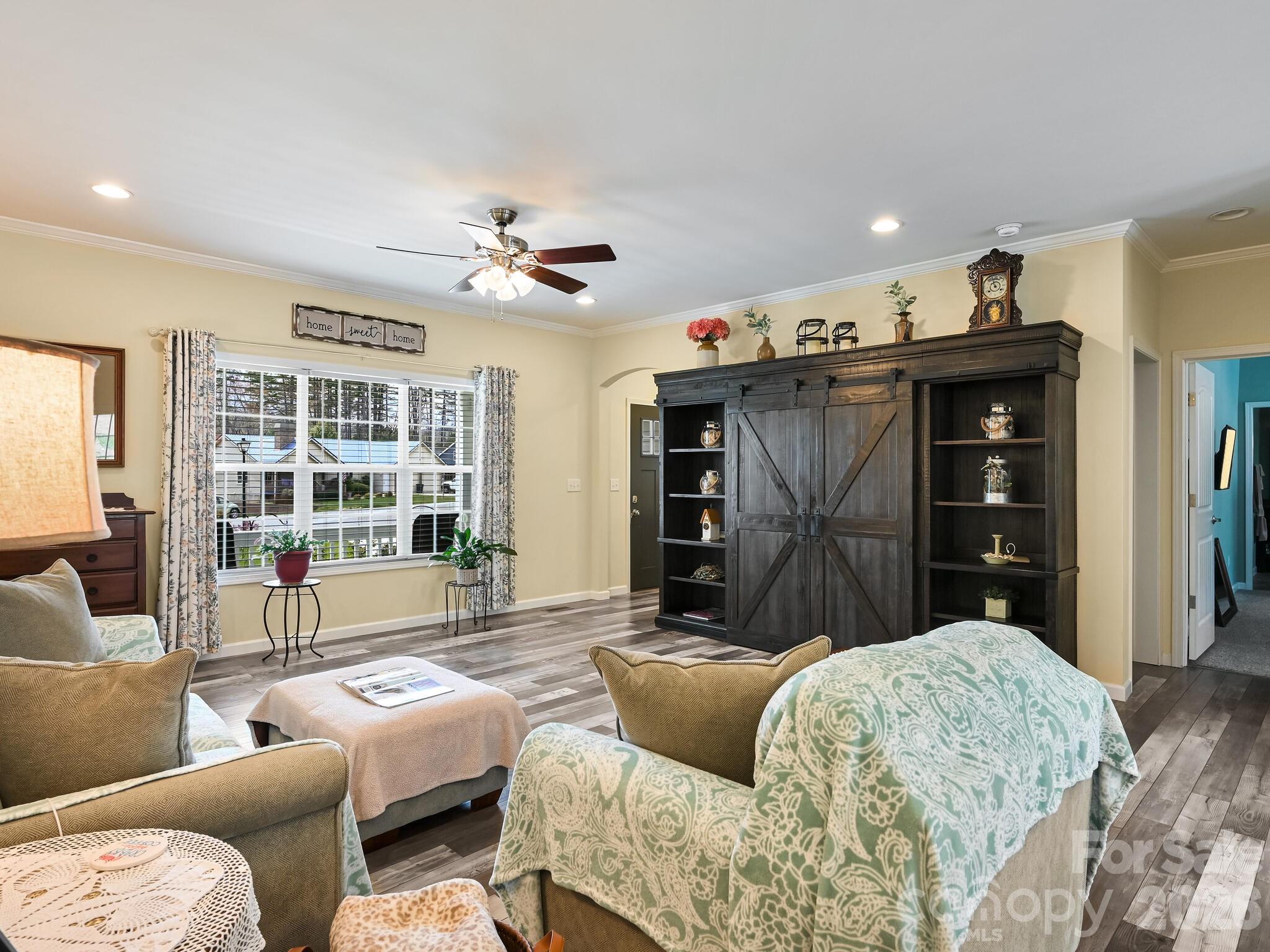 241 West Sunset Ridge Drive — Etowah