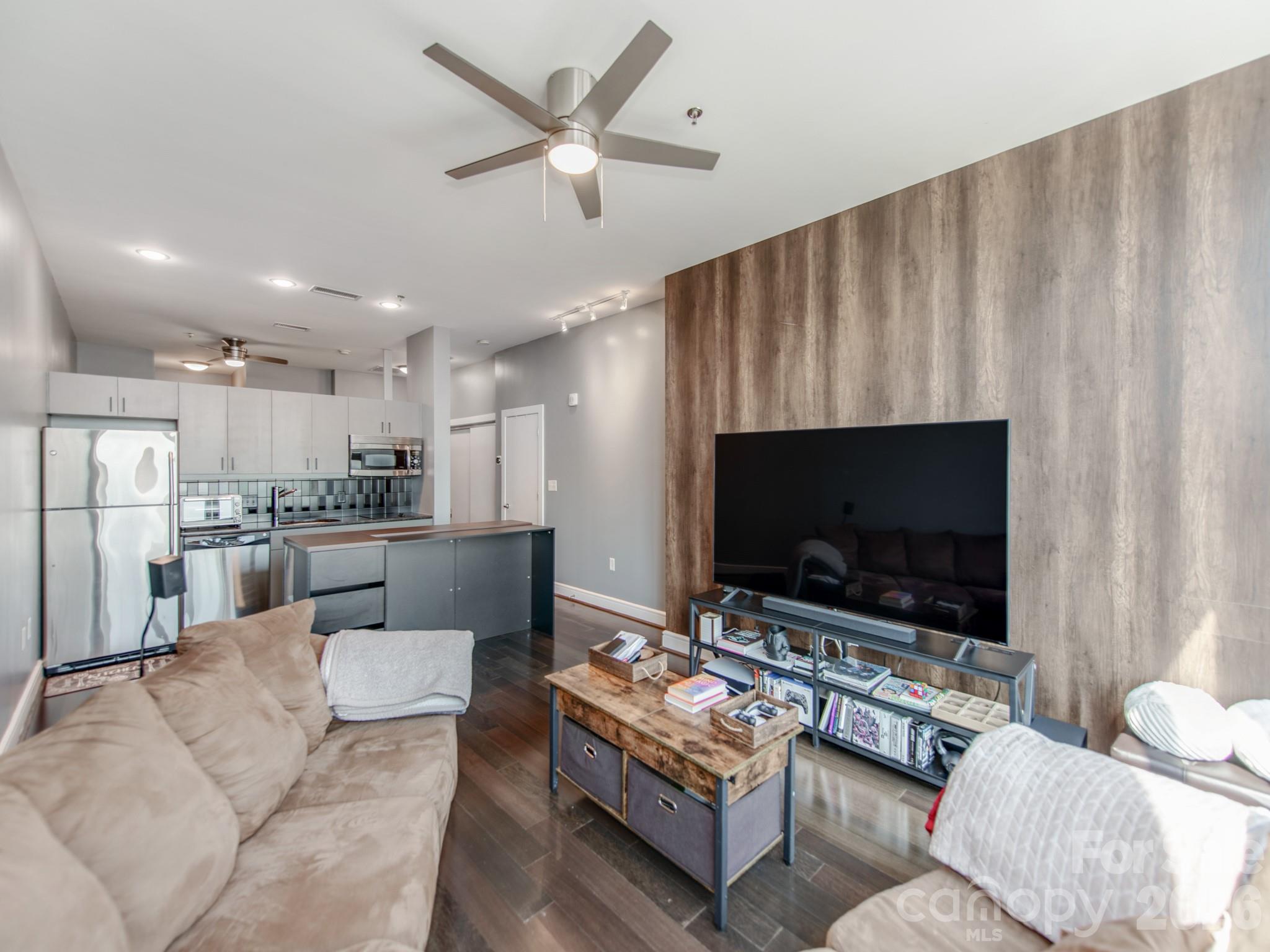 333 W Trade Street — Charlotte