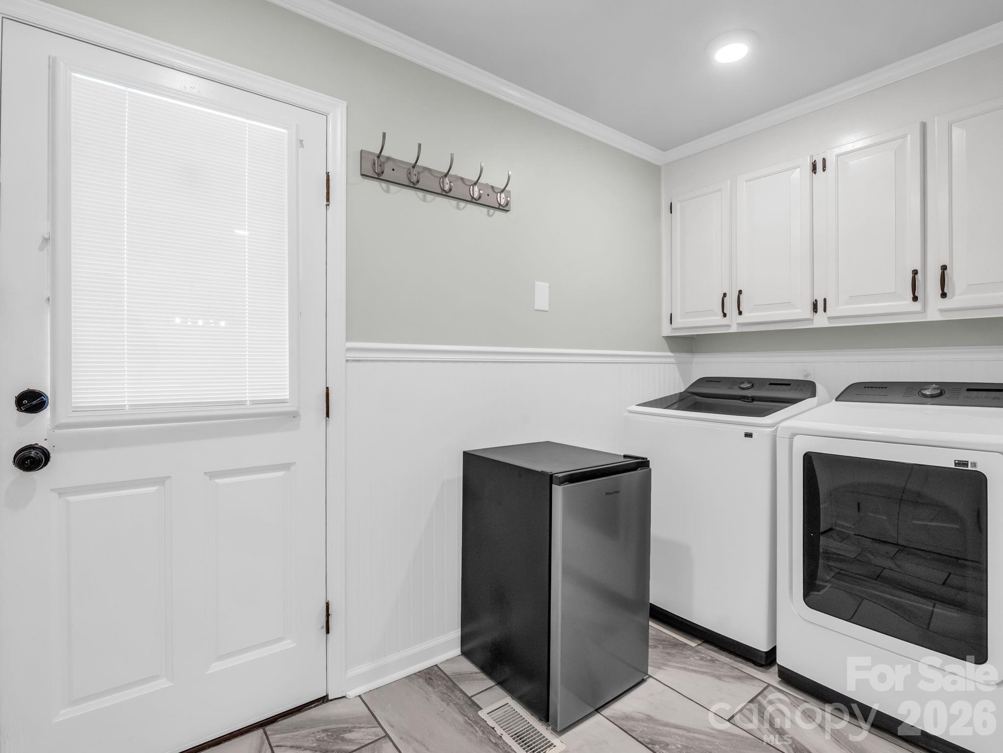 102 Knoll Court — Belmont
