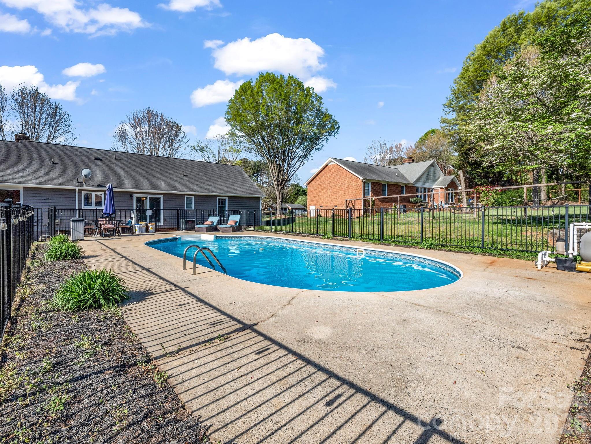 102 Knoll Court — Belmont