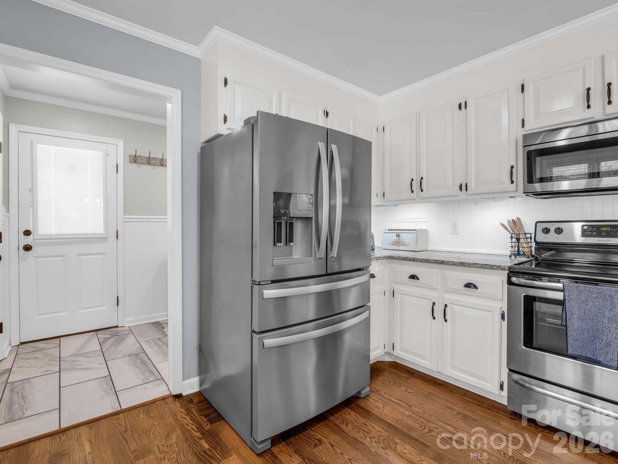102 Knoll Court — Belmont